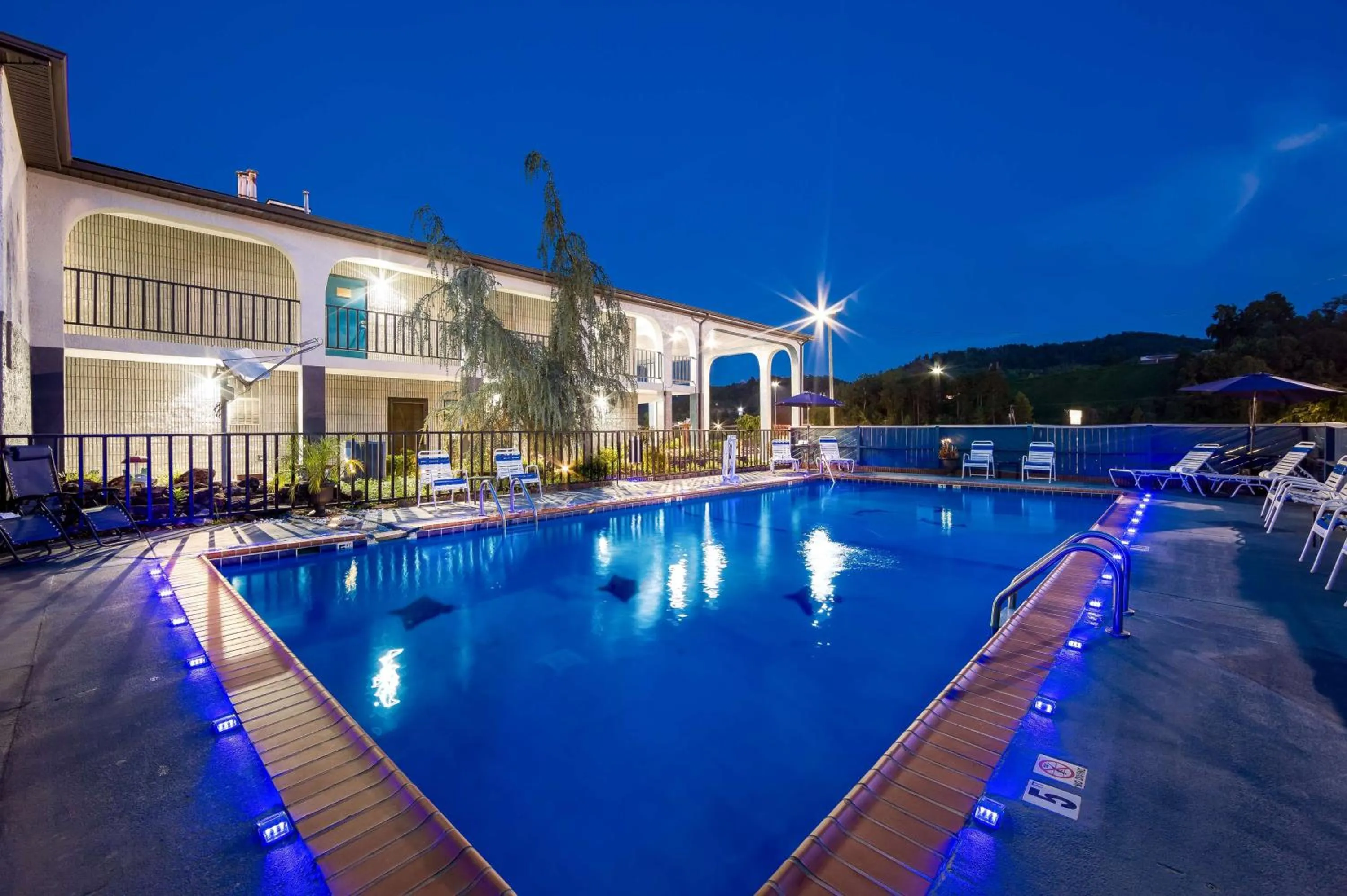 Pool view in Best Western Corbin Inn
