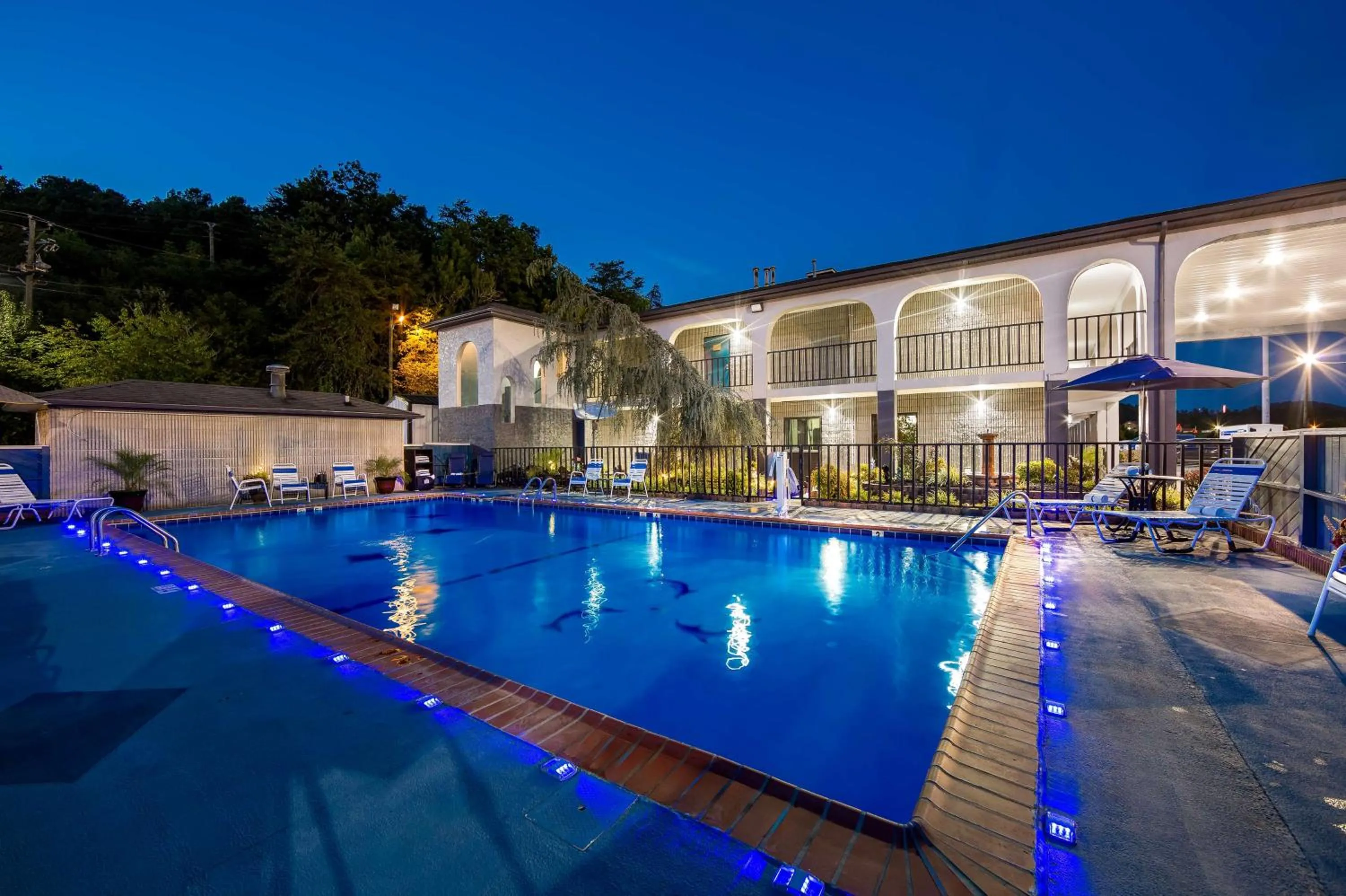 Pool view in Best Western Corbin Inn