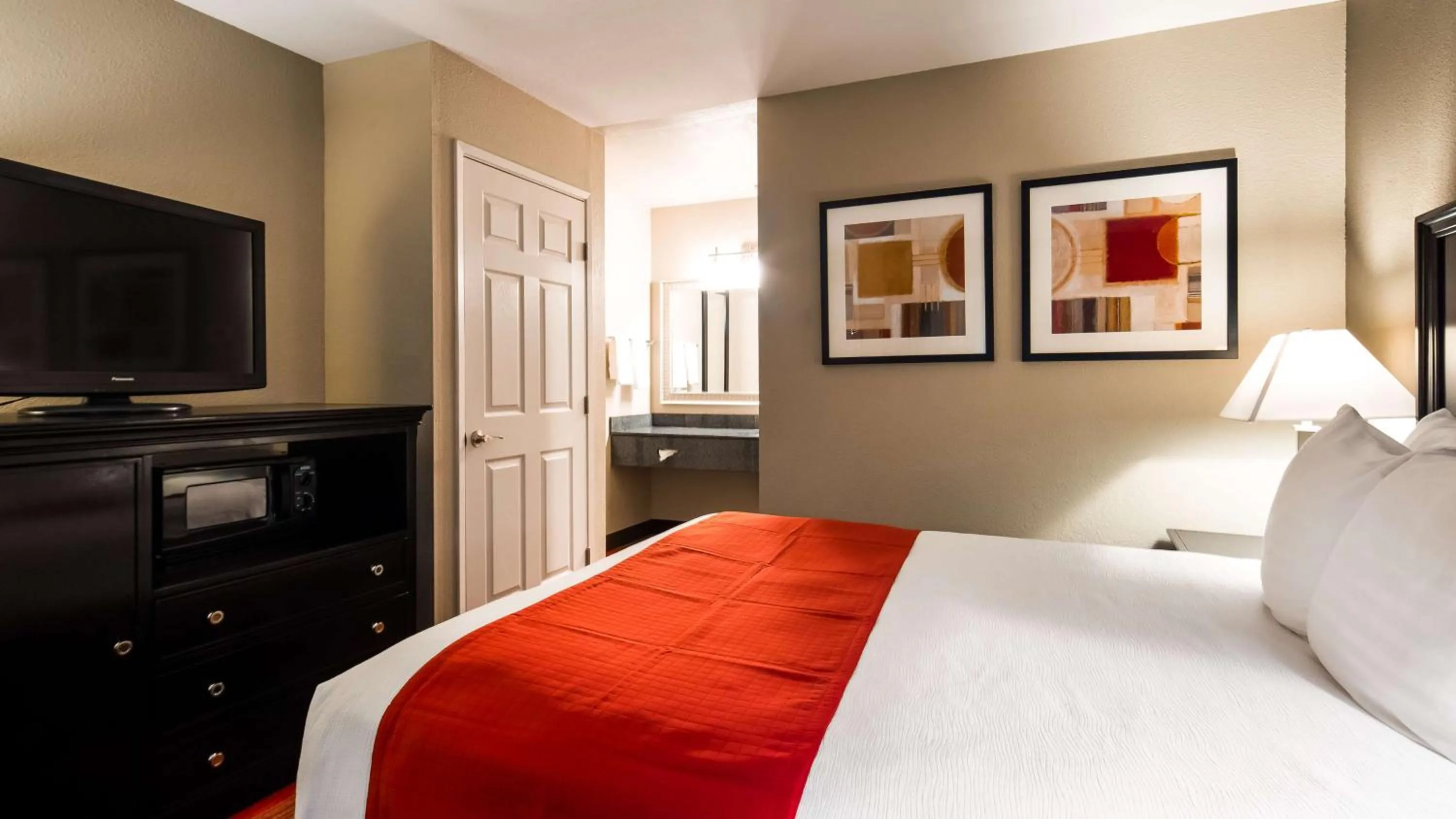 Bedroom, Bed in Best Western Willows Inn