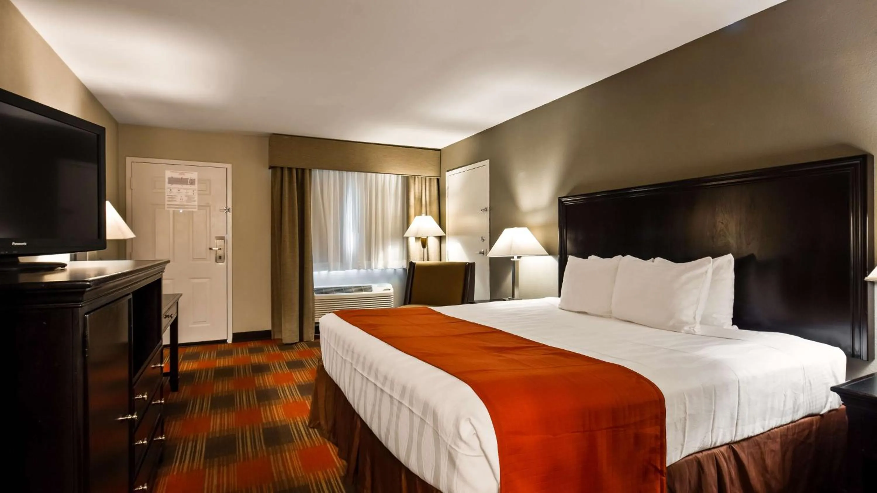 Bedroom, Bed in Best Western Willows Inn