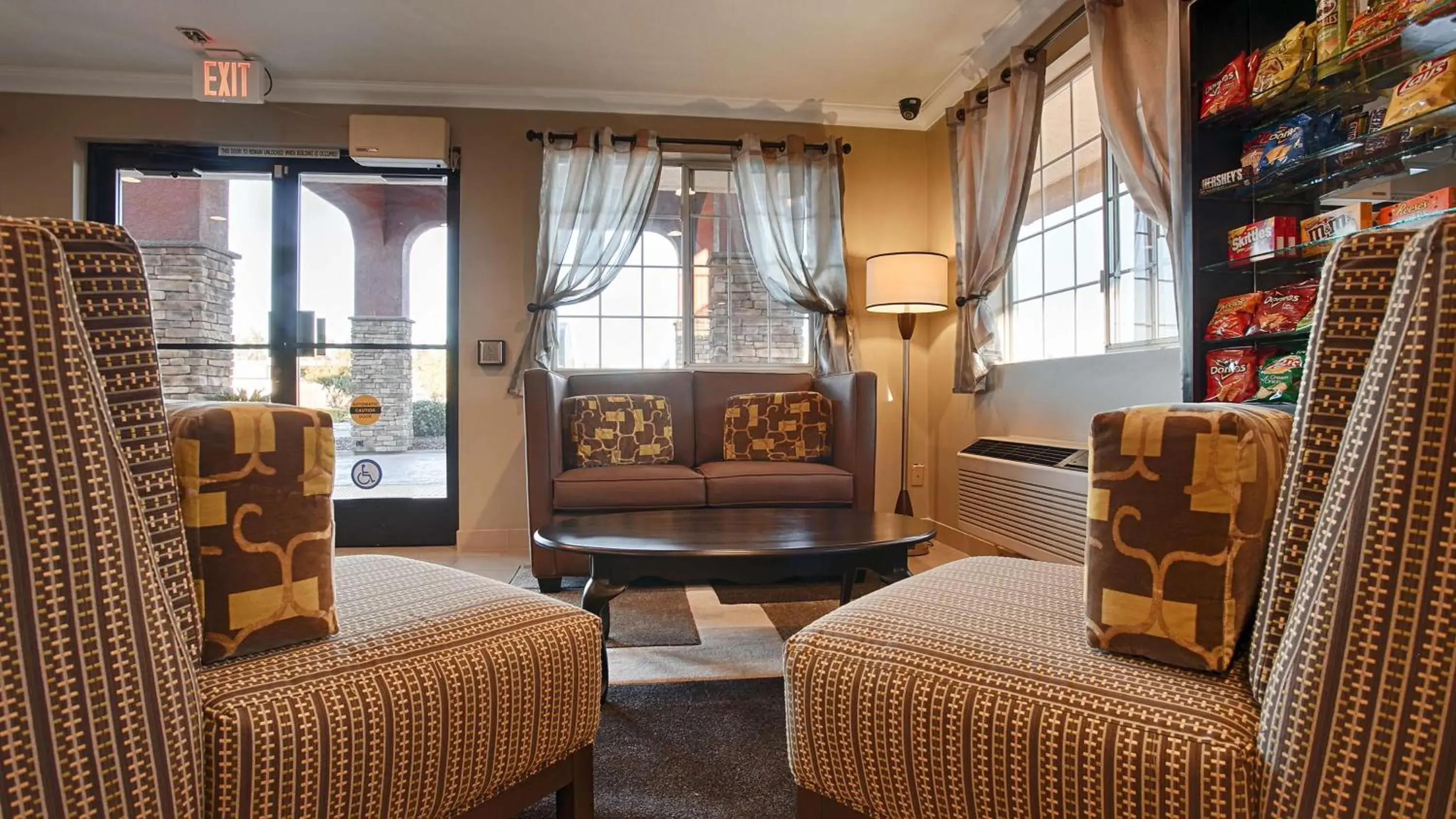 Lobby or reception in Best Western Willows Inn Lobby or reception in Best Western Willows Inn