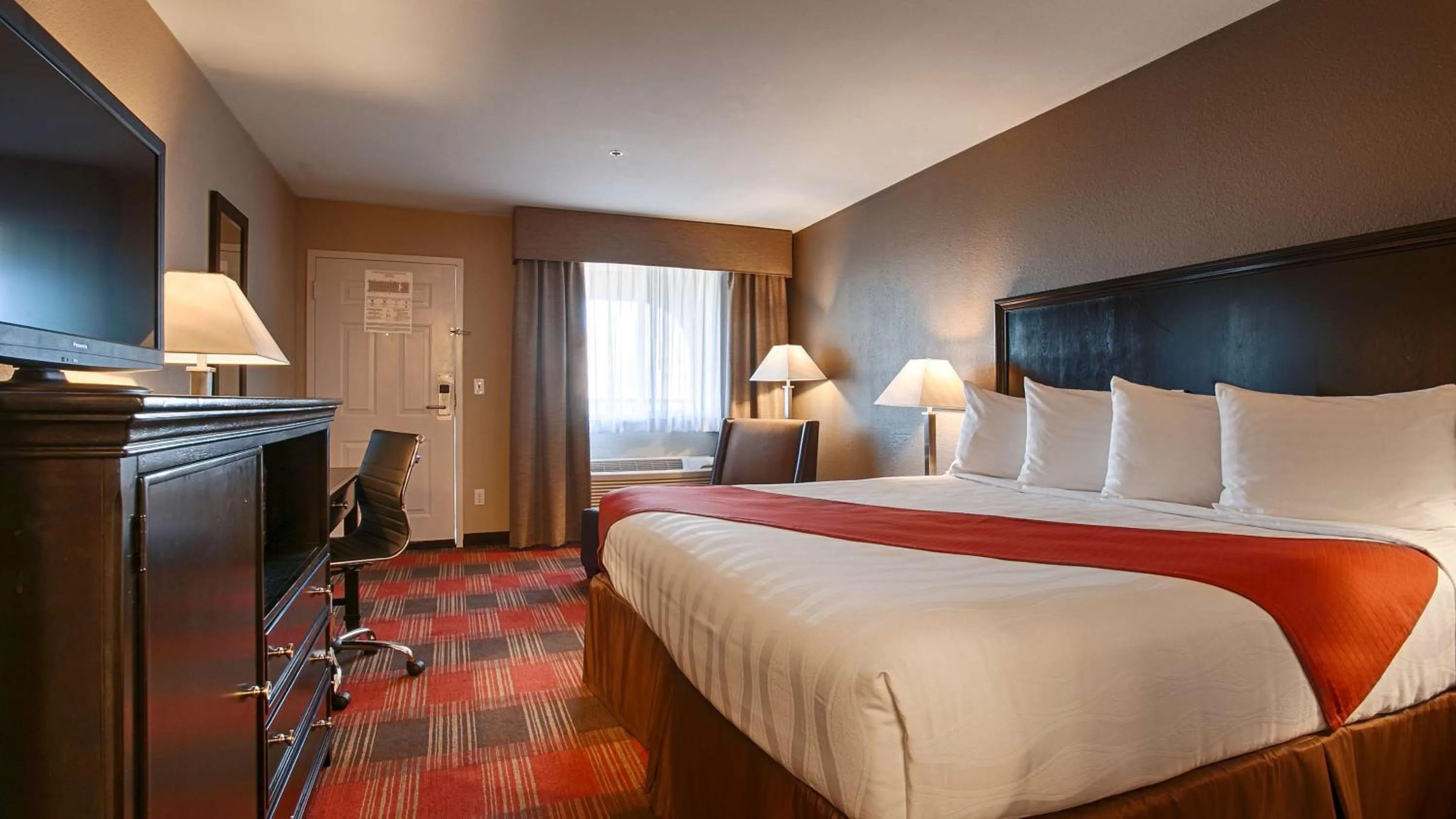 Bedroom, Bed in Best Western Willows Inn