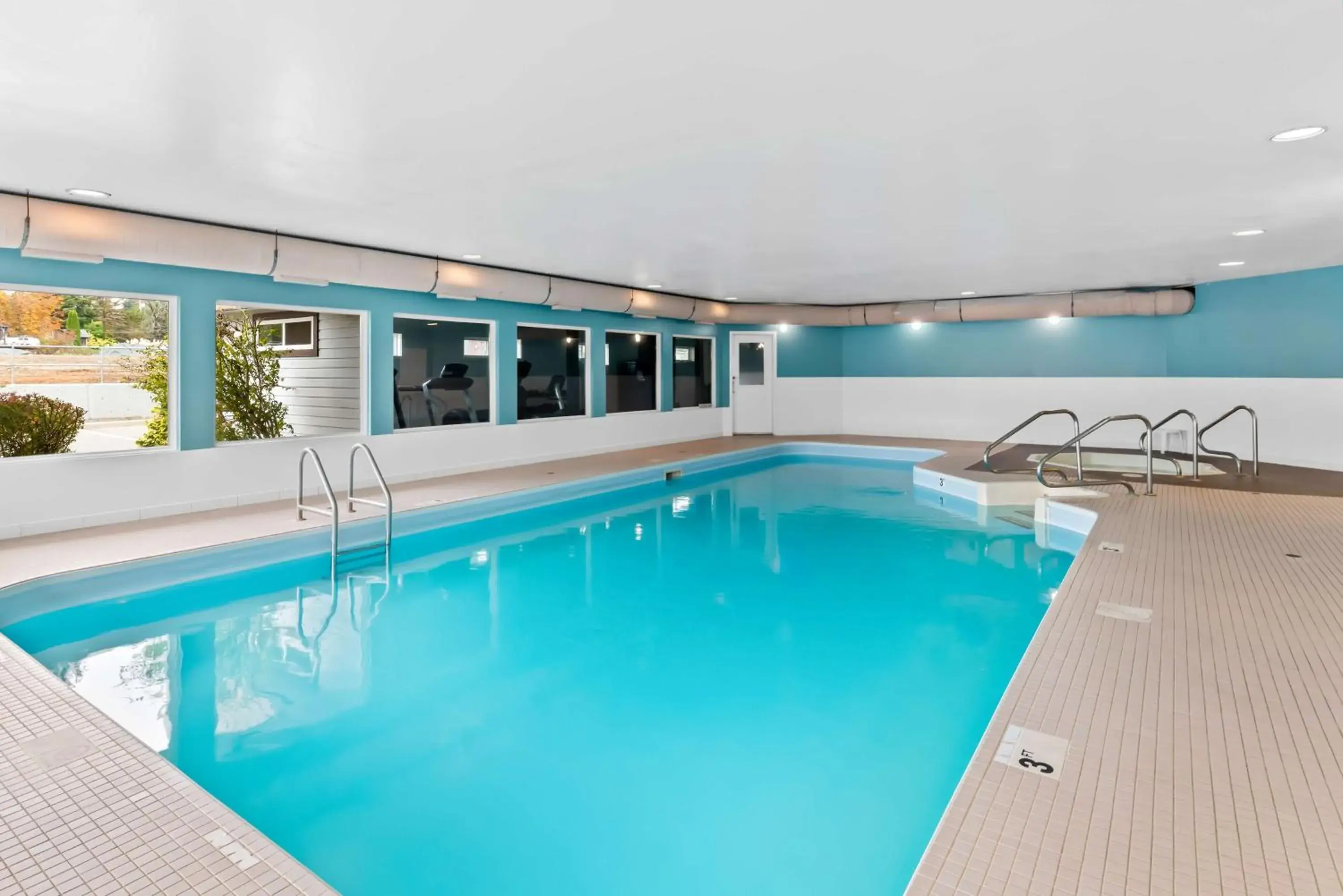 Pool view in Travelodge by Wyndham Parksville Pool view in Travelodge by Wyndham Parksville