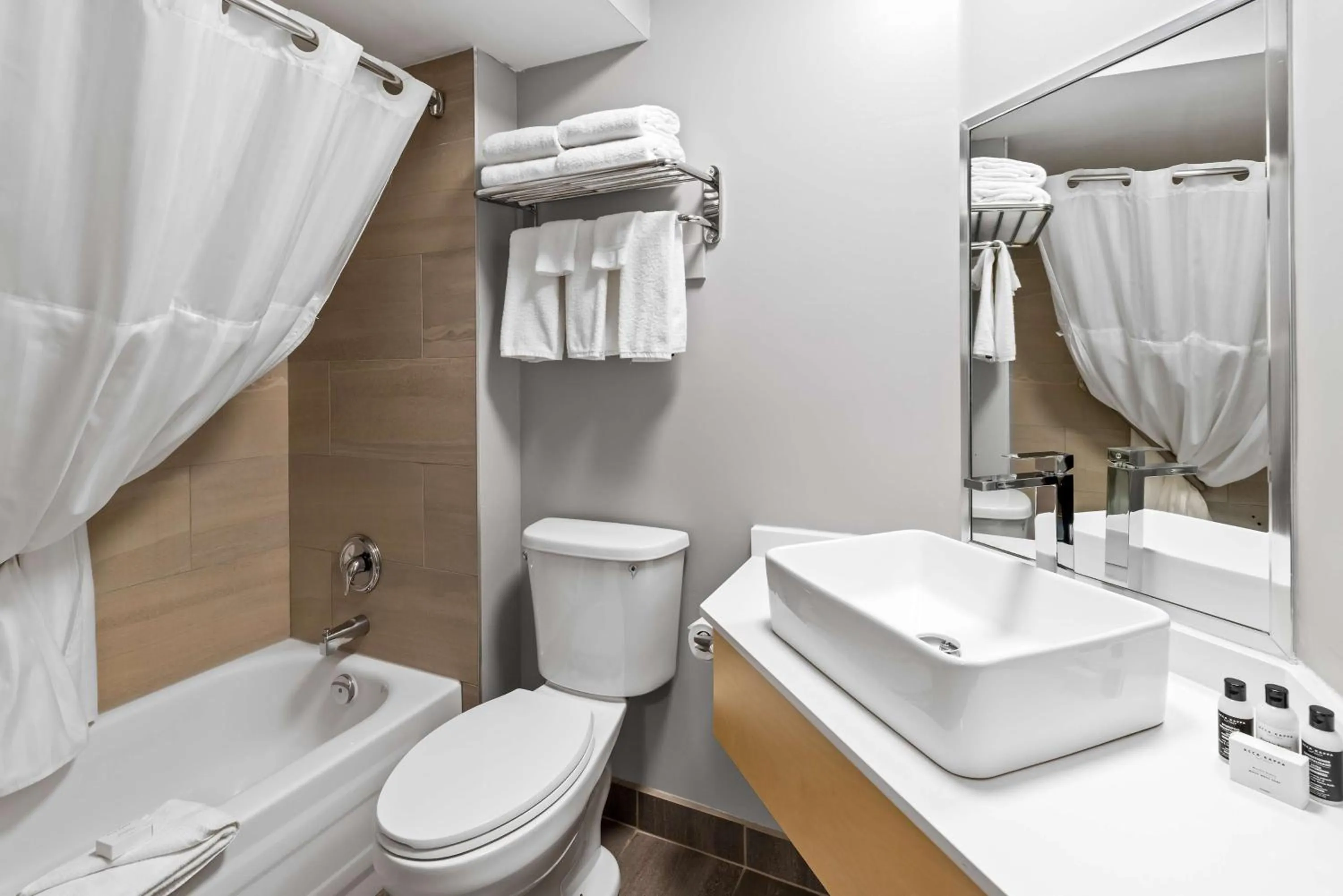 Bathroom in Travelodge by Wyndham Parksville