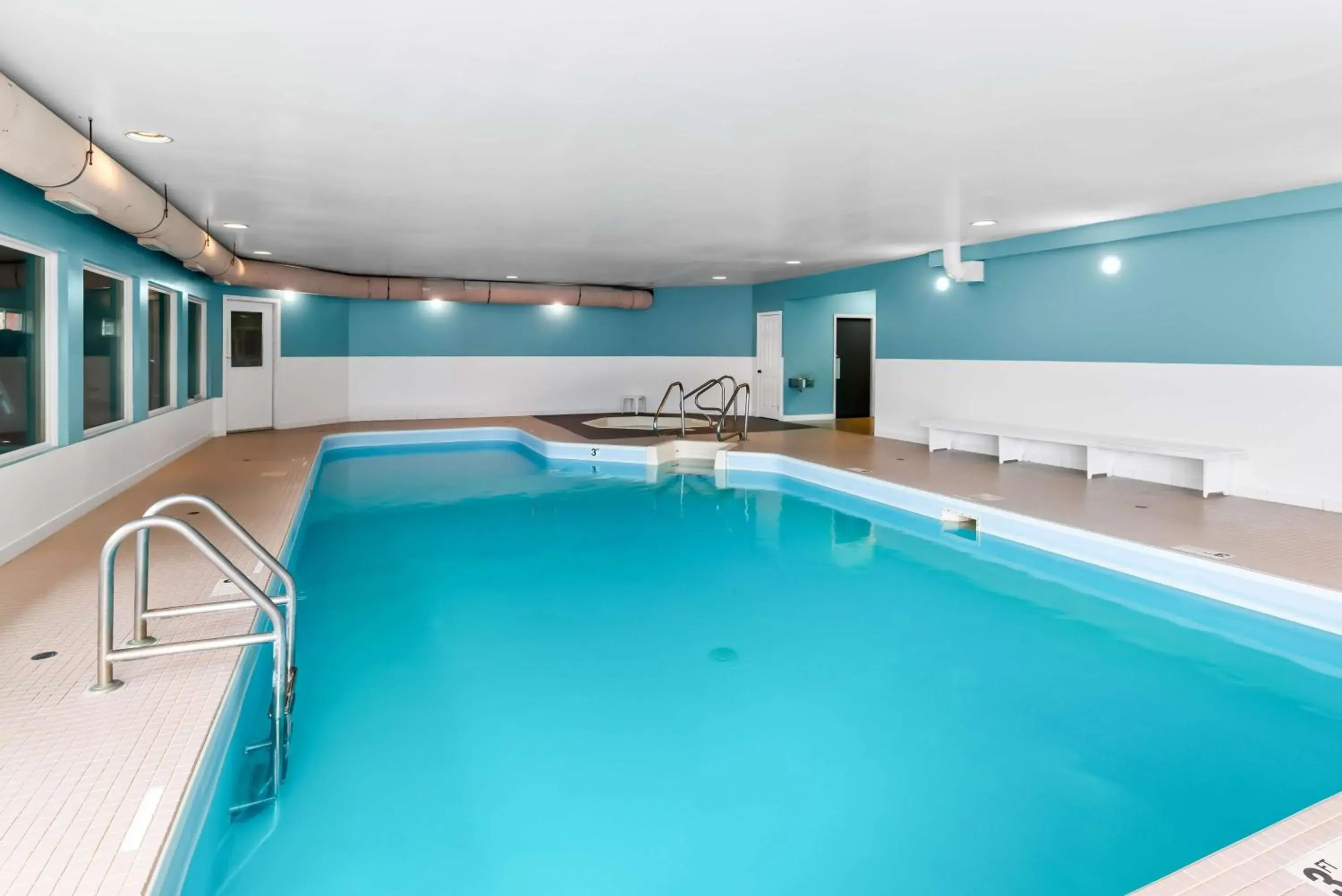 Pool view in Travelodge by Wyndham Parksville Pool view in Travelodge by Wyndham Parksville