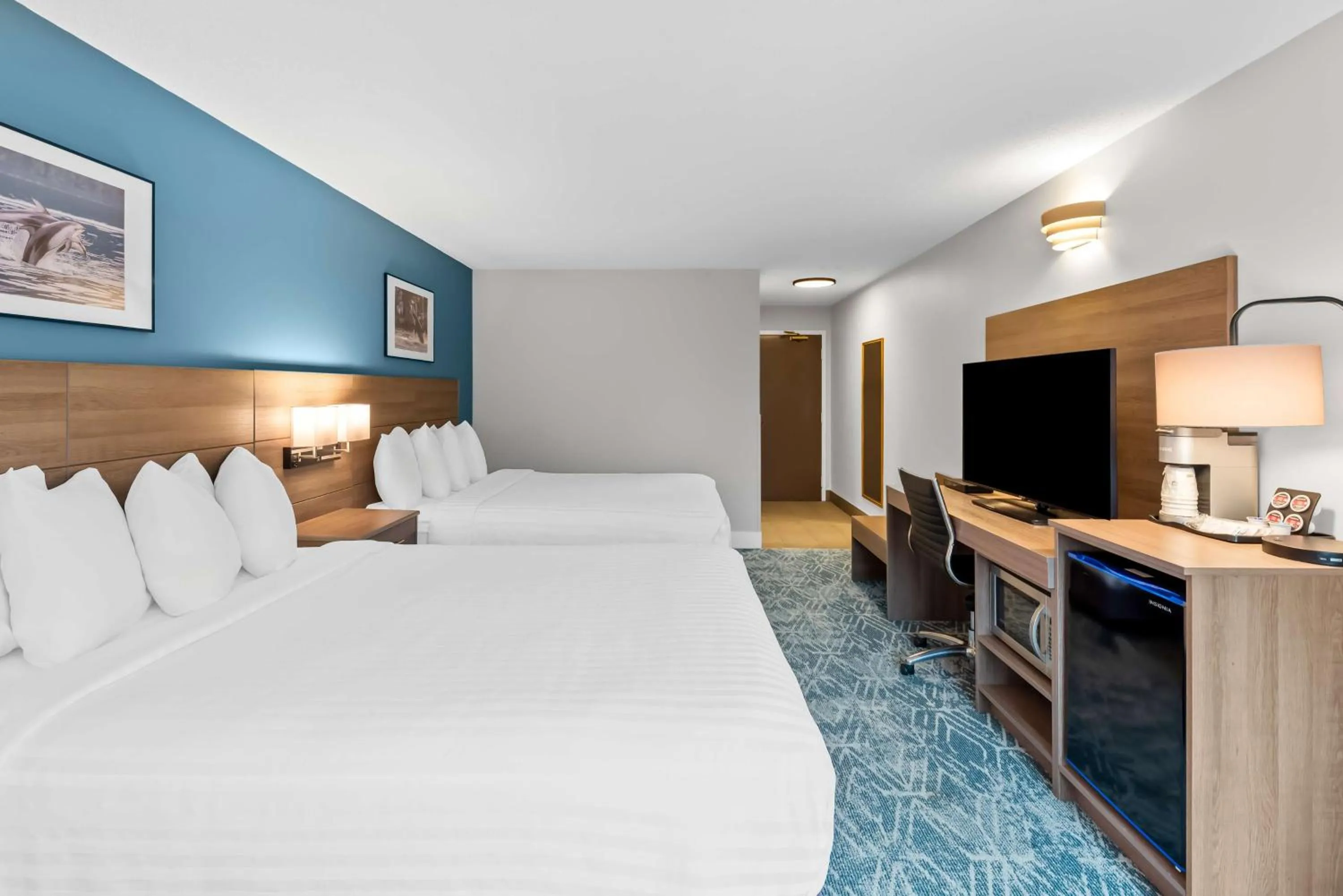 Bedroom, Bed in Travelodge by Wyndham Parksville