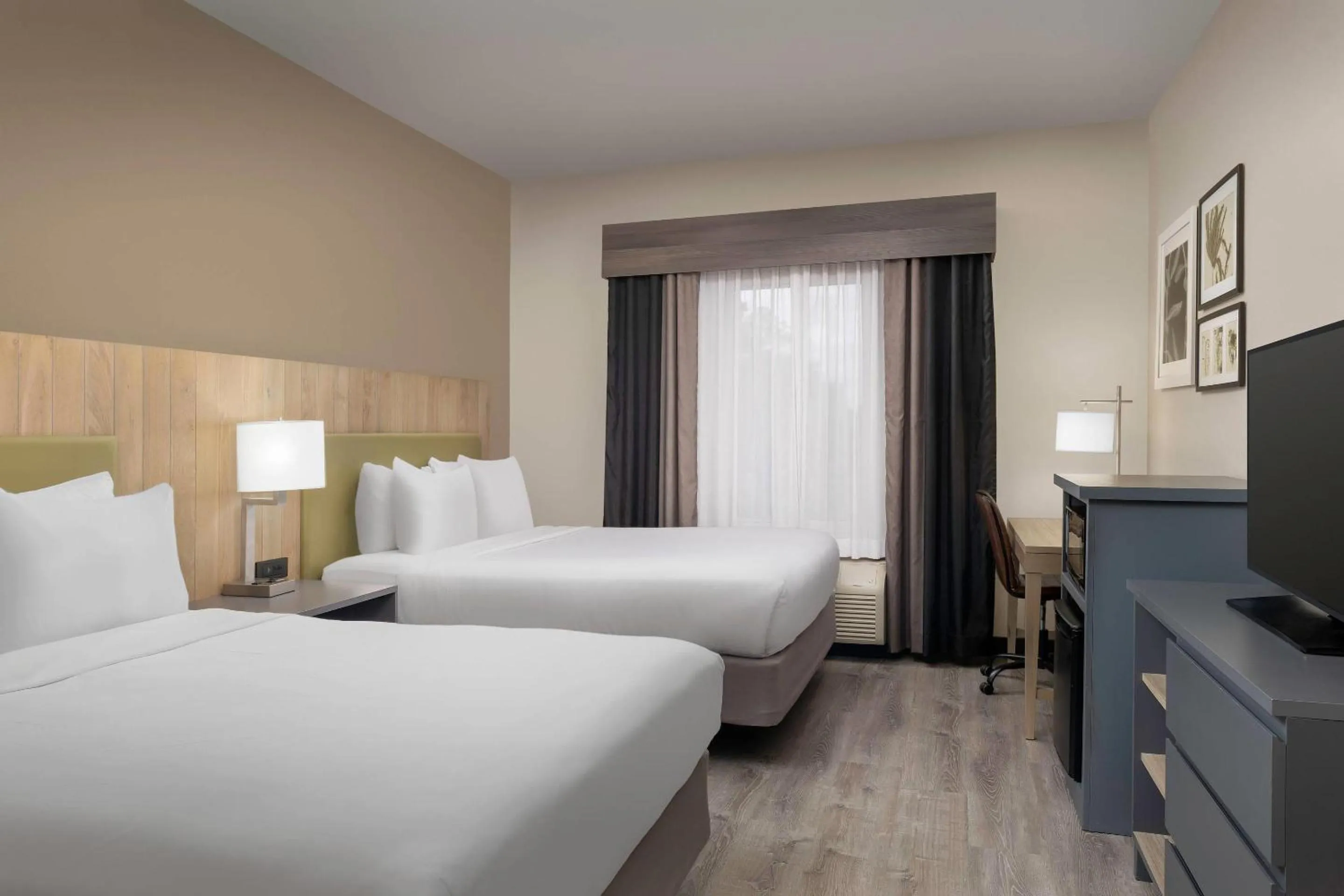 Bedroom, Bed in Country Inn & Suites by Radisson, Gainesville, FL