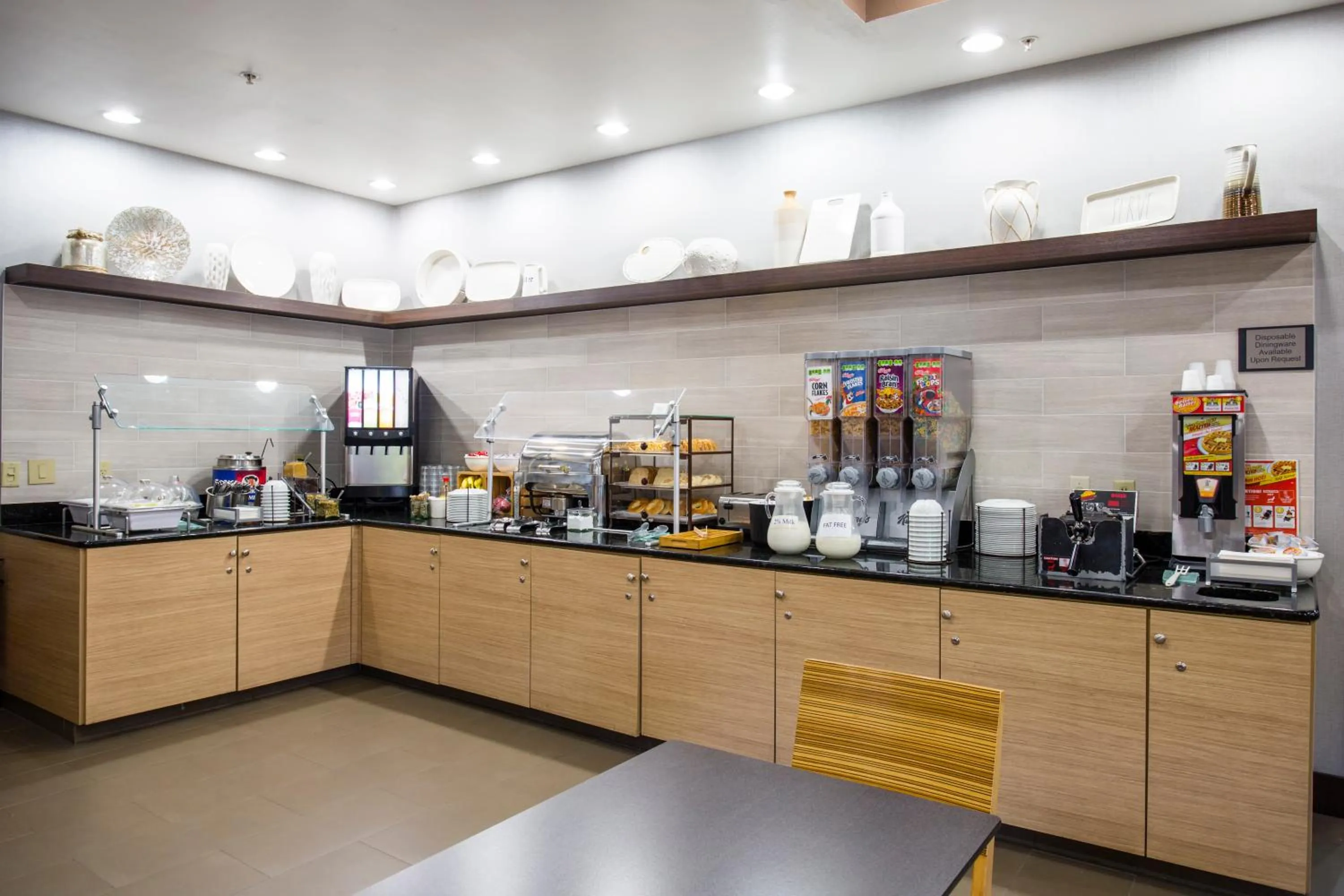 Breakfast in Country Inn & Suites by Radisson, Gainesville, FL