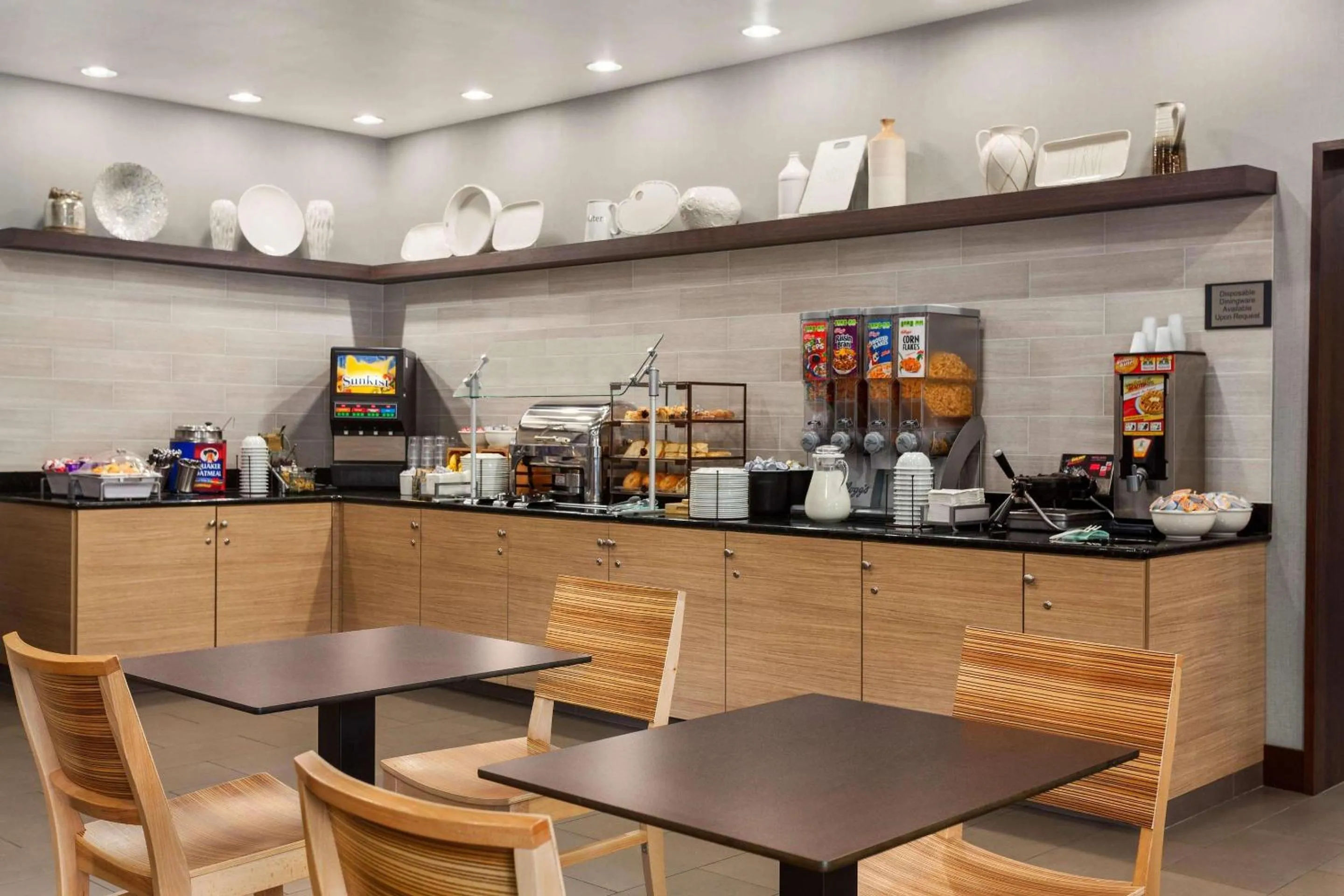 Breakfast in Country Inn & Suites by Radisson, Gainesville, FL