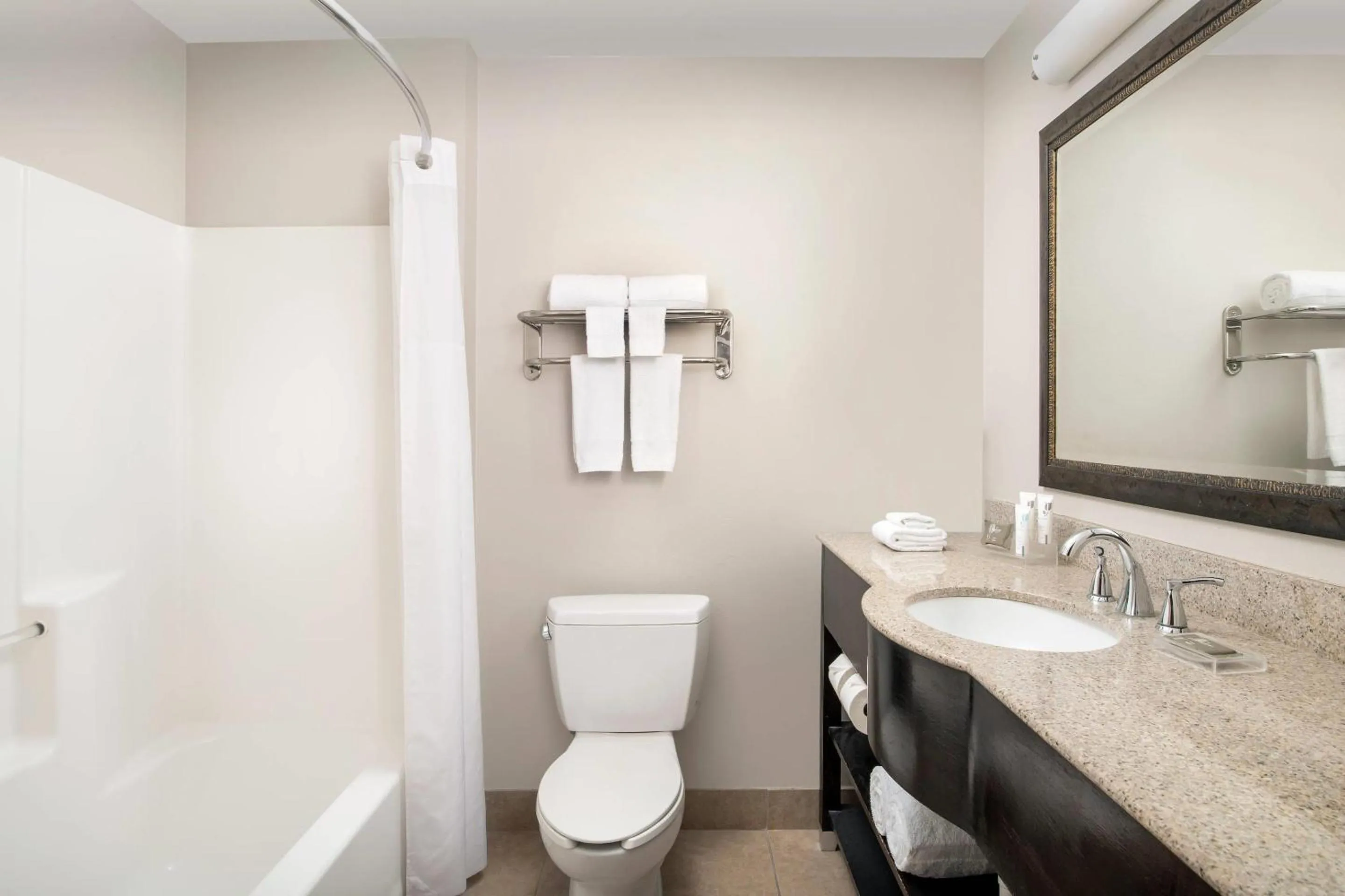 Bedroom in Country Inn & Suites by Radisson, Gainesville, FL