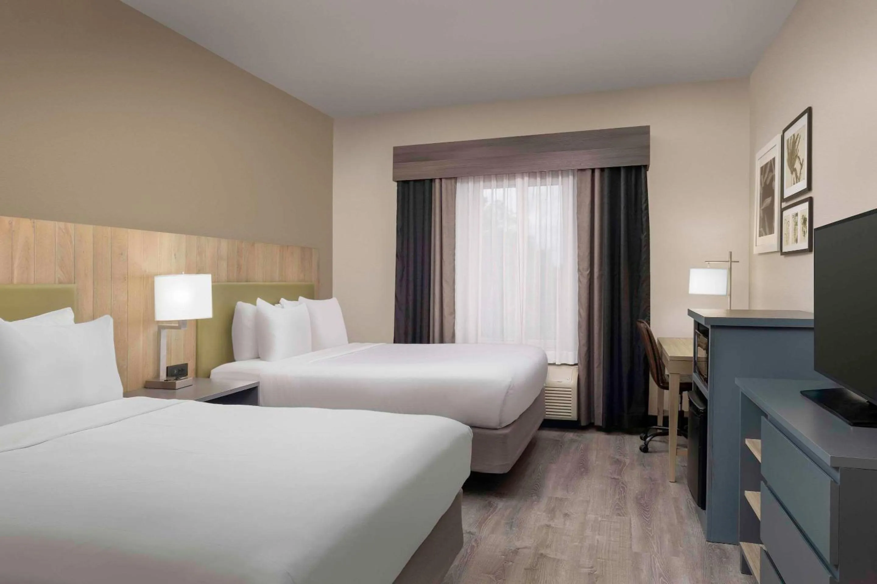 Bedroom, Bed in Country Inn & Suites by Radisson, Gainesville, FL