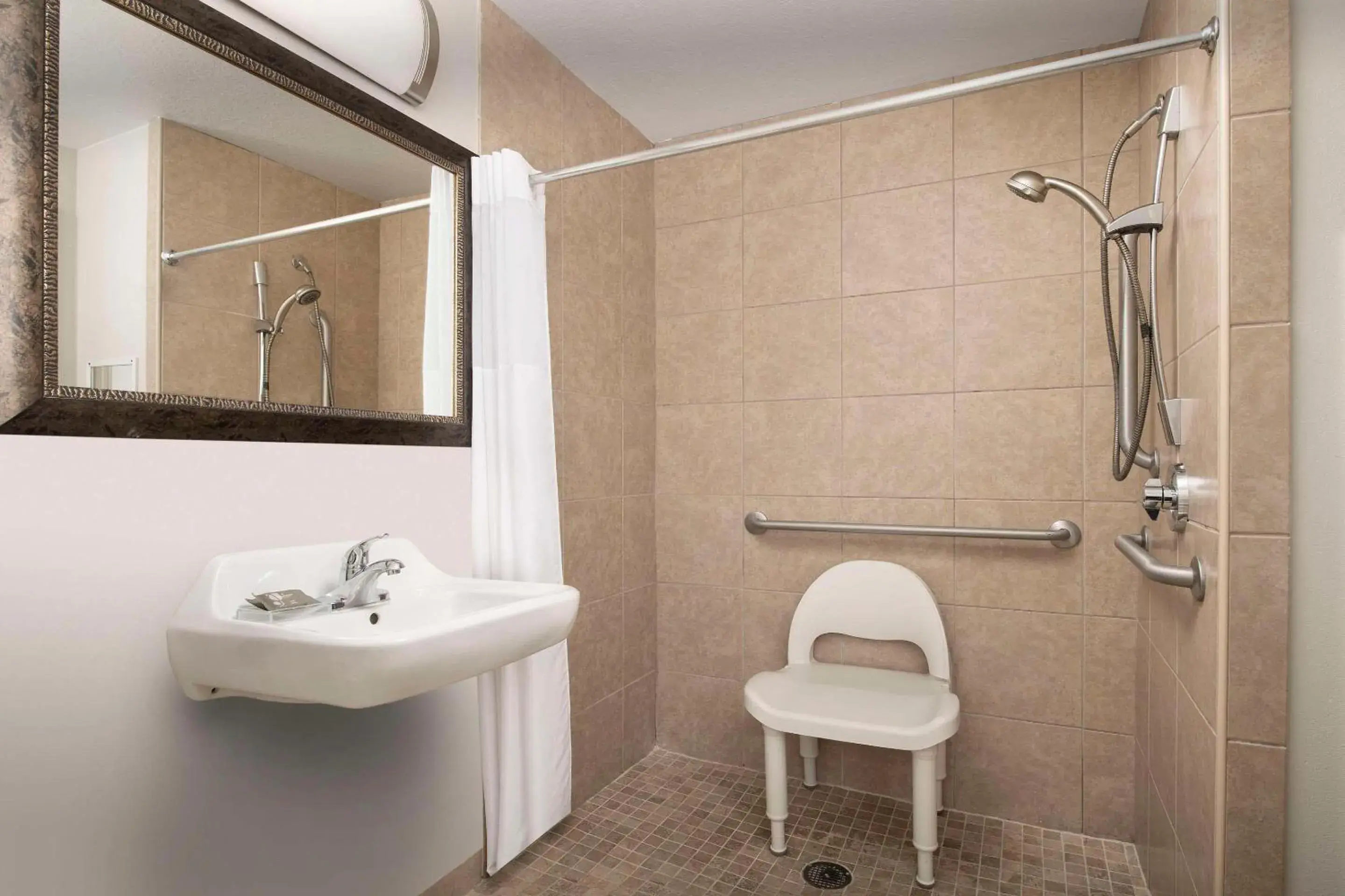 Bedroom in Country Inn & Suites by Radisson, Gainesville, FL Bedroom in Country Inn & Suites by Radisson, Gainesville, FL