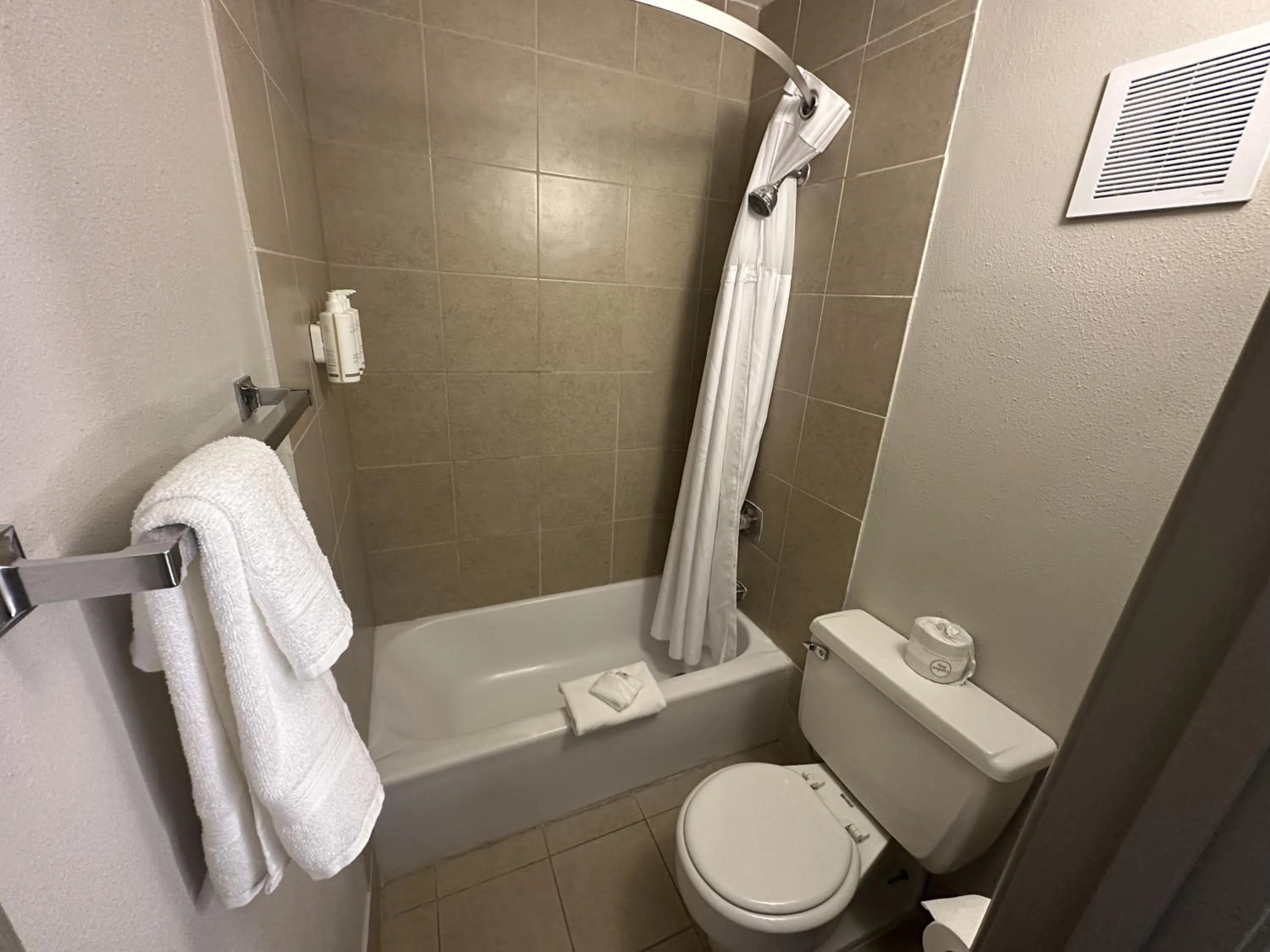 Bathroom in Days Inn by Wyndham Farmington NM