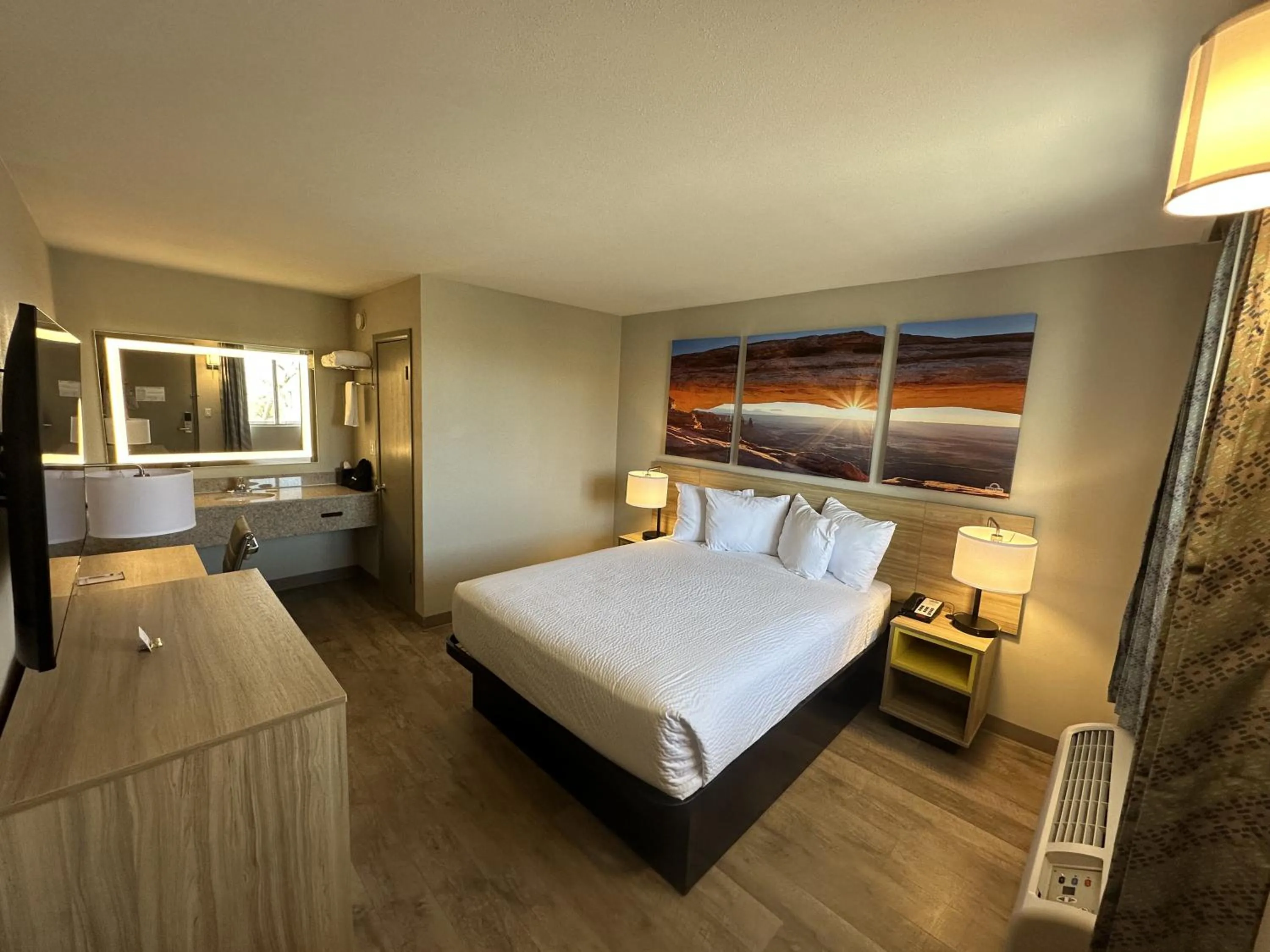 Bed in Days Inn by Wyndham Farmington NM