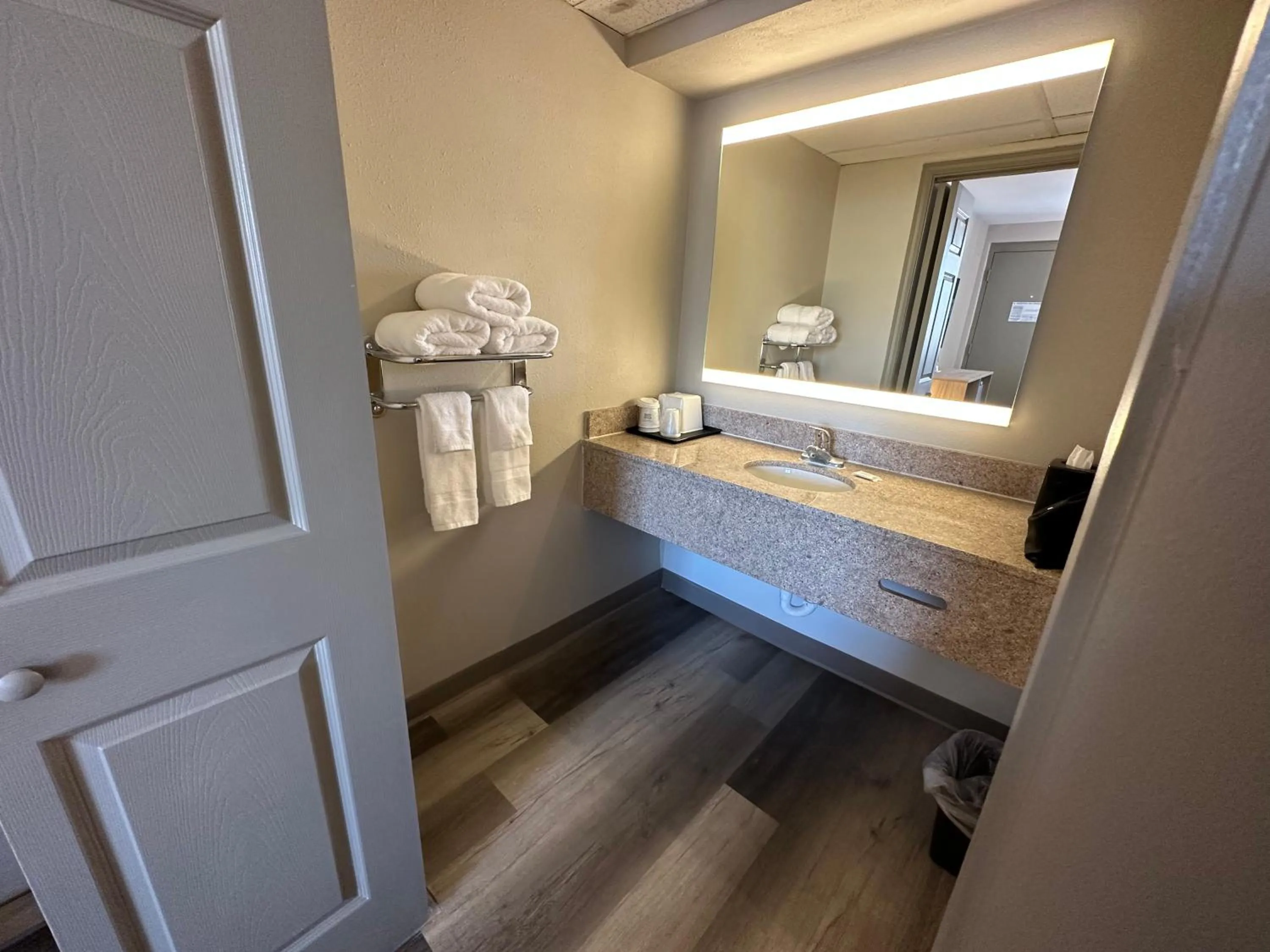 Bathroom in Days Inn by Wyndham Farmington NM