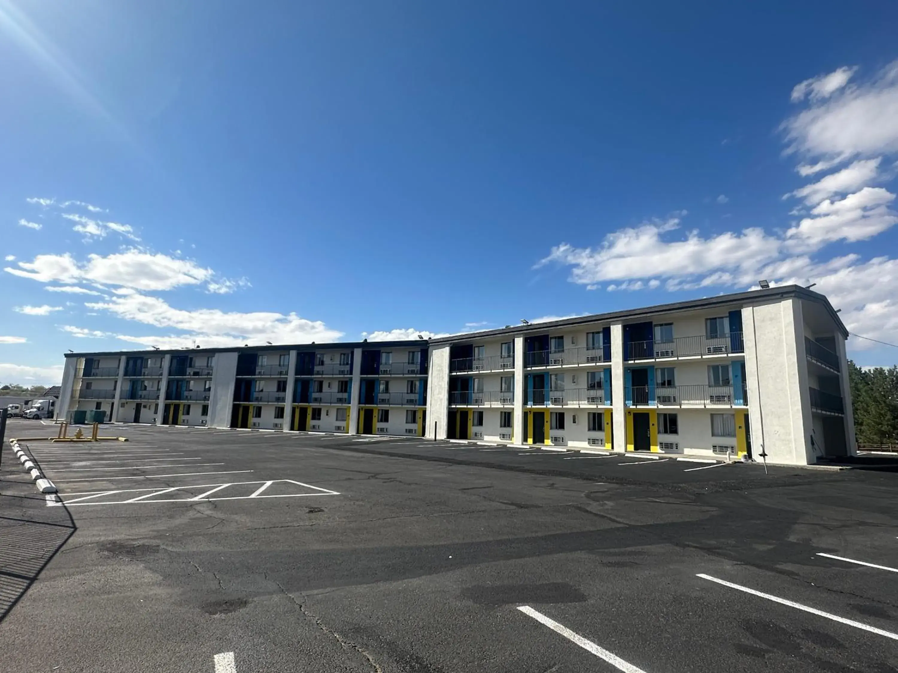 Property building in Days Inn by Wyndham Farmington NM Property building in Days Inn by Wyndham Farmington NM