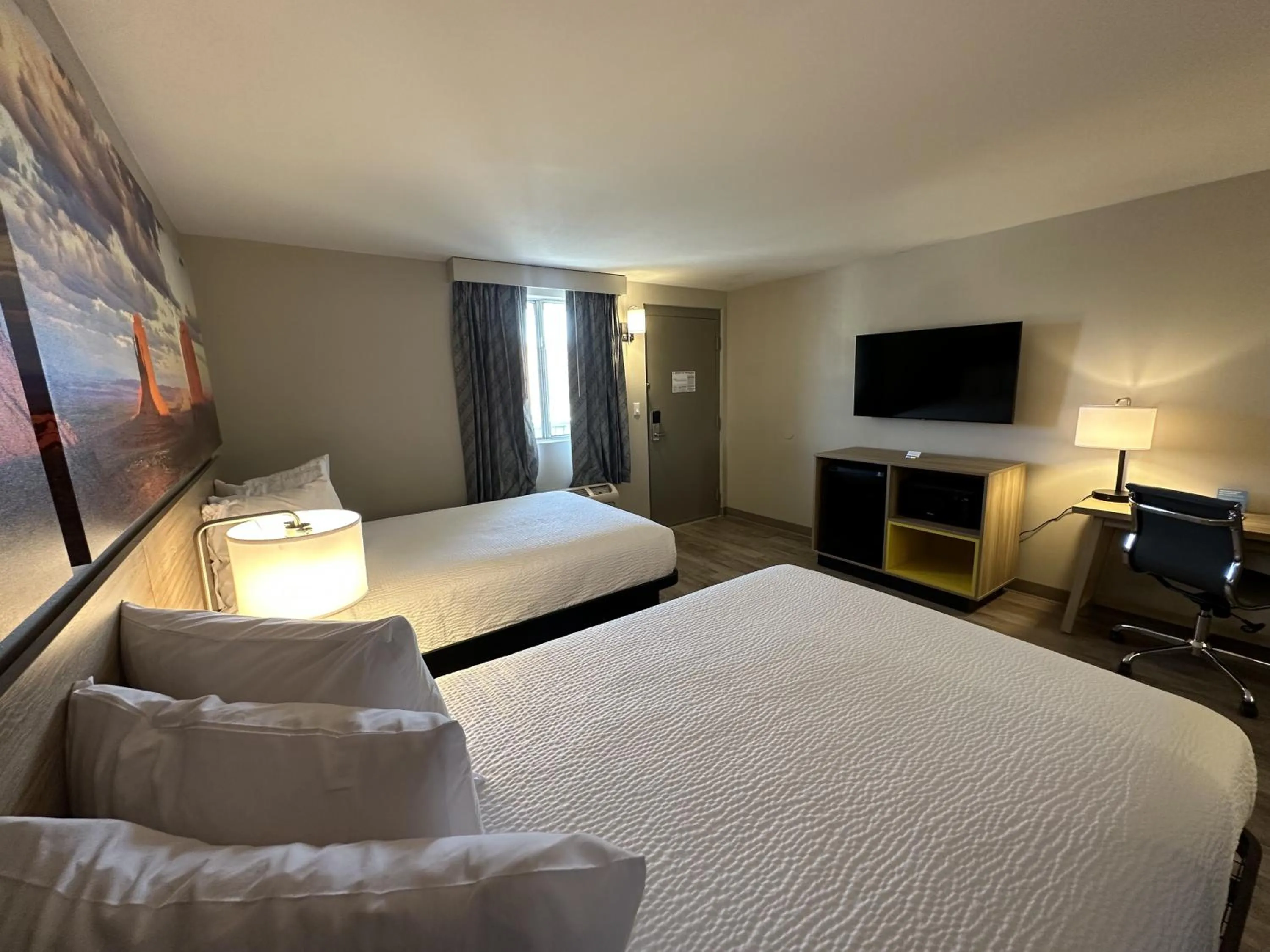 TV and multimedia, Bed in Days Inn by Wyndham Farmington NM