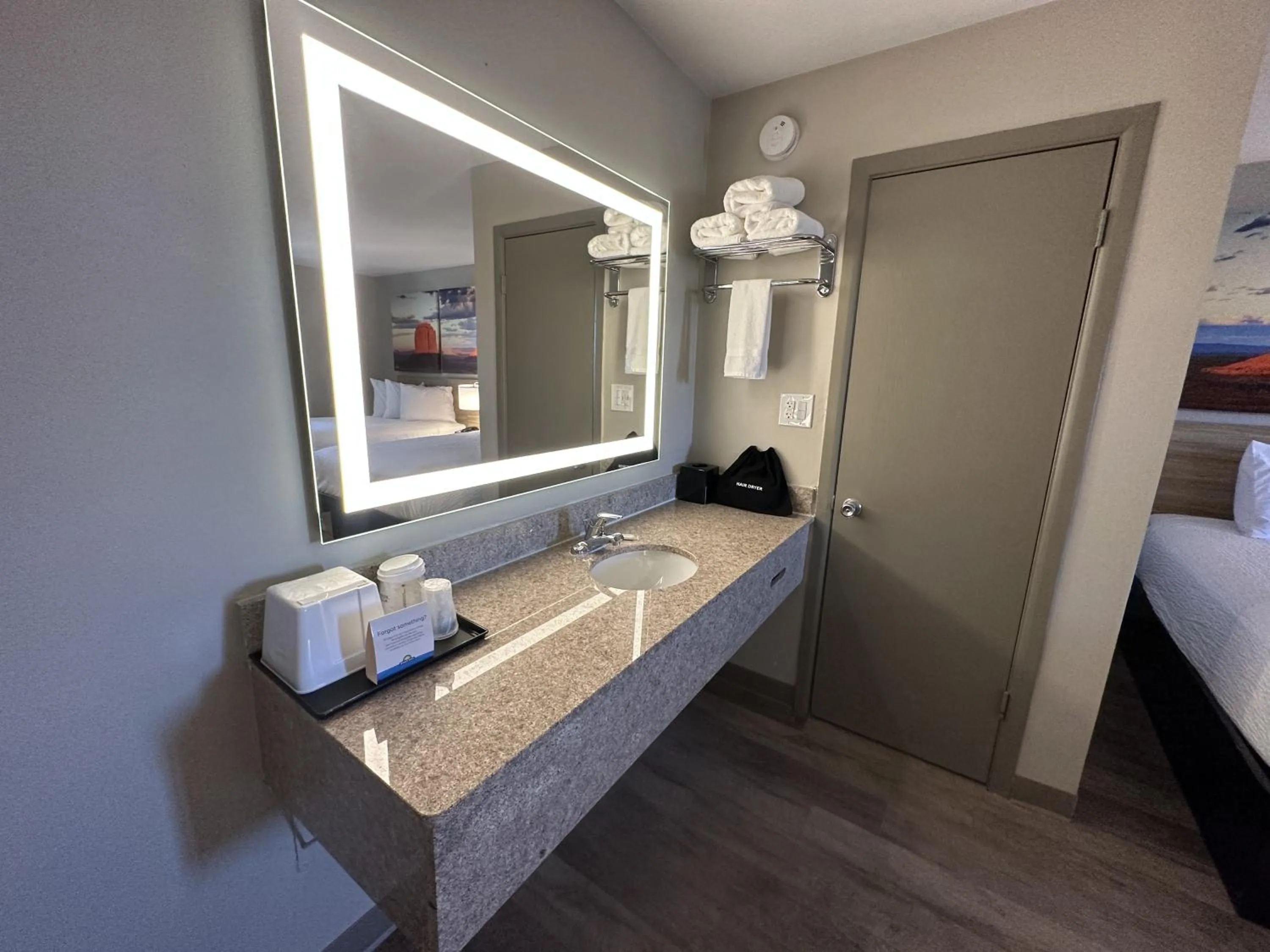 Bathroom, Bed in Days Inn by Wyndham Farmington NM