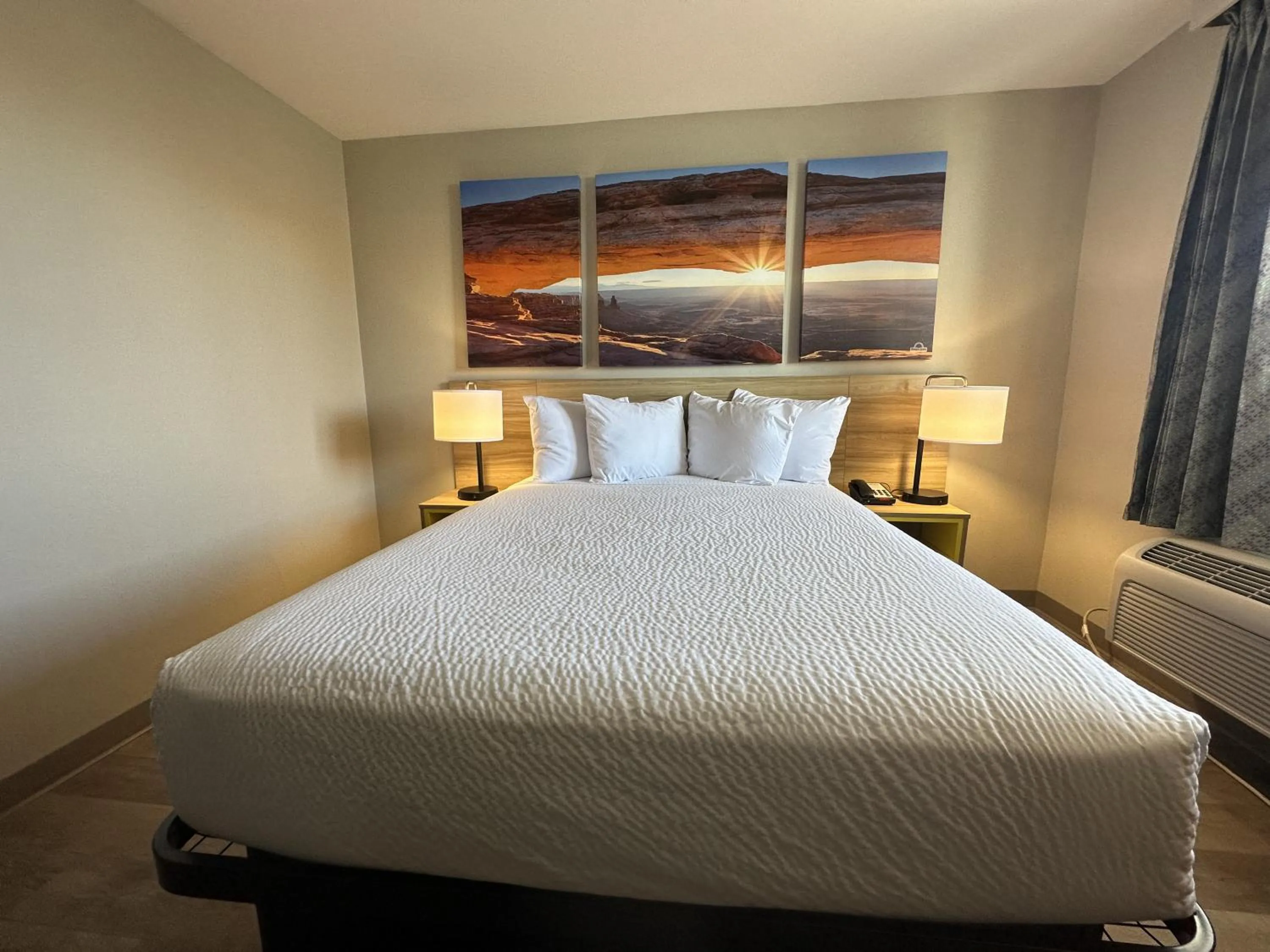 Bed in Days Inn by Wyndham Farmington NM