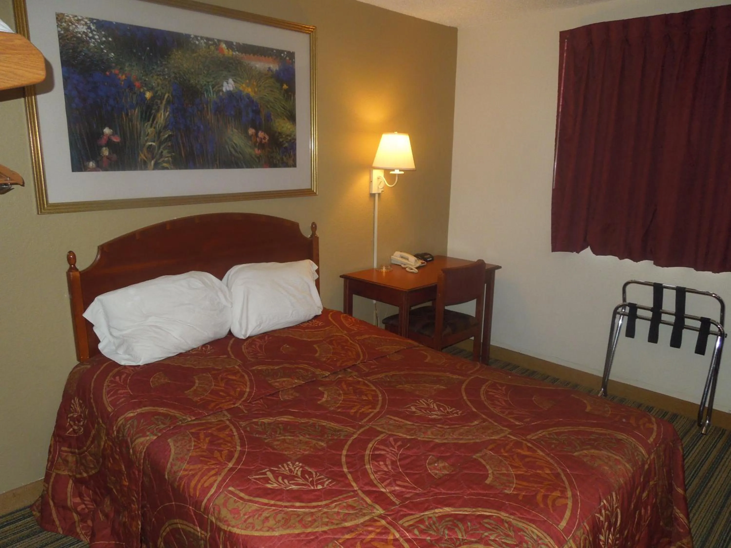 Bed in Super 8 by Wyndham Waldorf