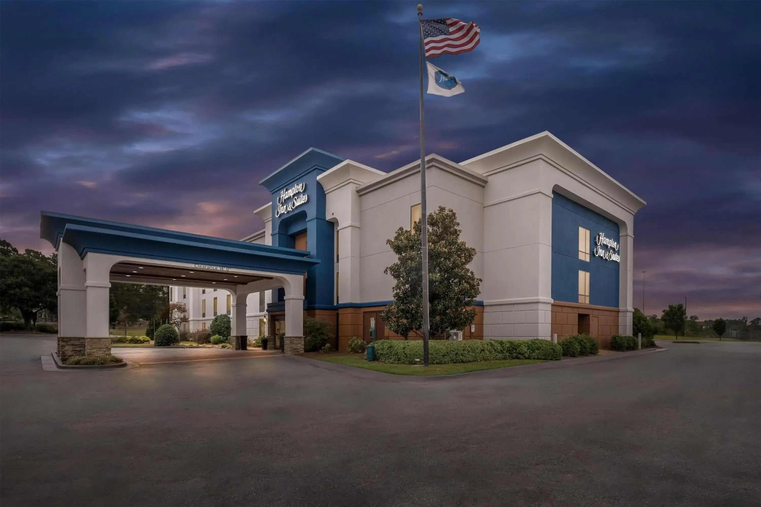 Property building in Hampton Inn & Suites Tifton Property building in Hampton Inn & Suites Tifton