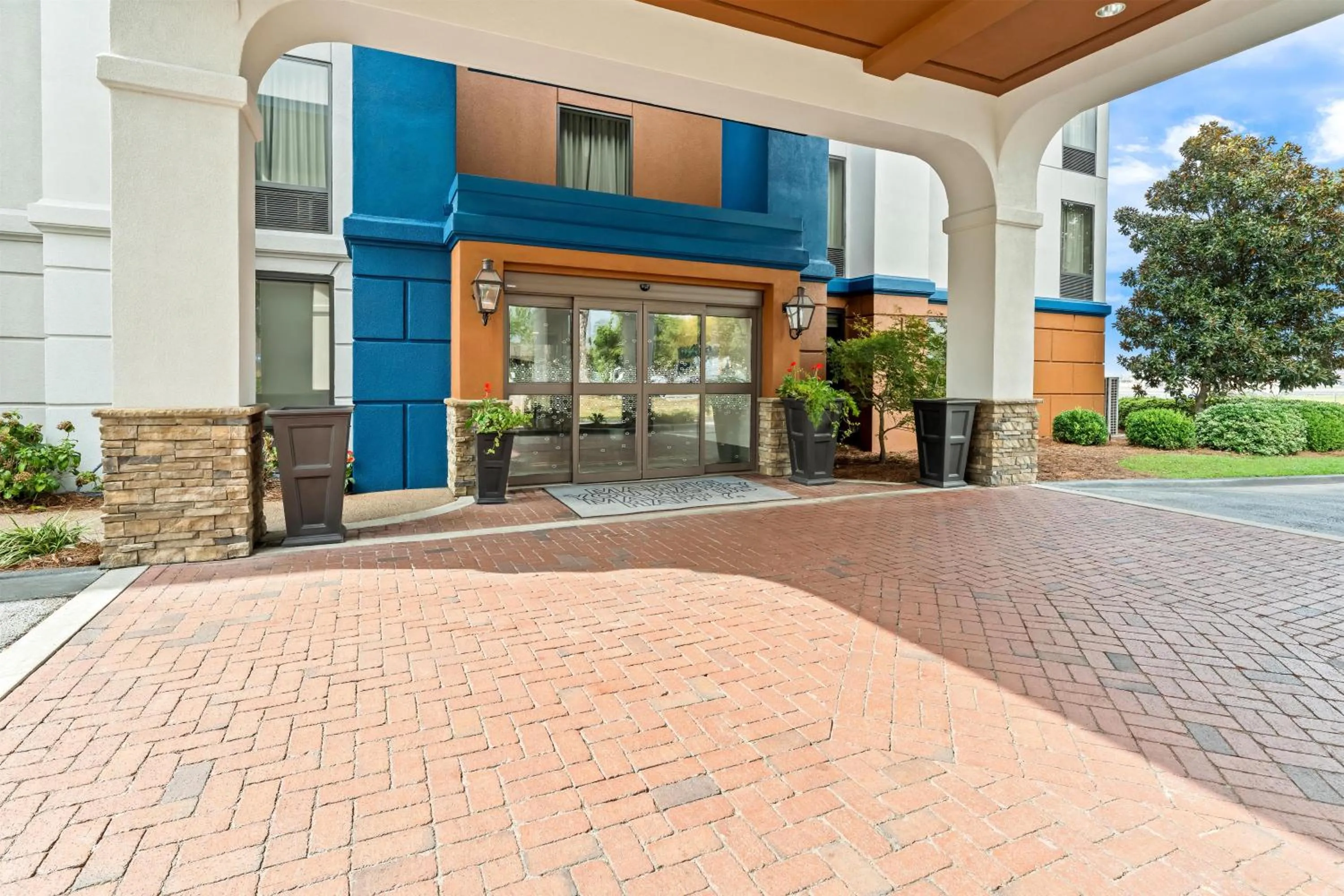 Property building in Hampton Inn & Suites Tifton