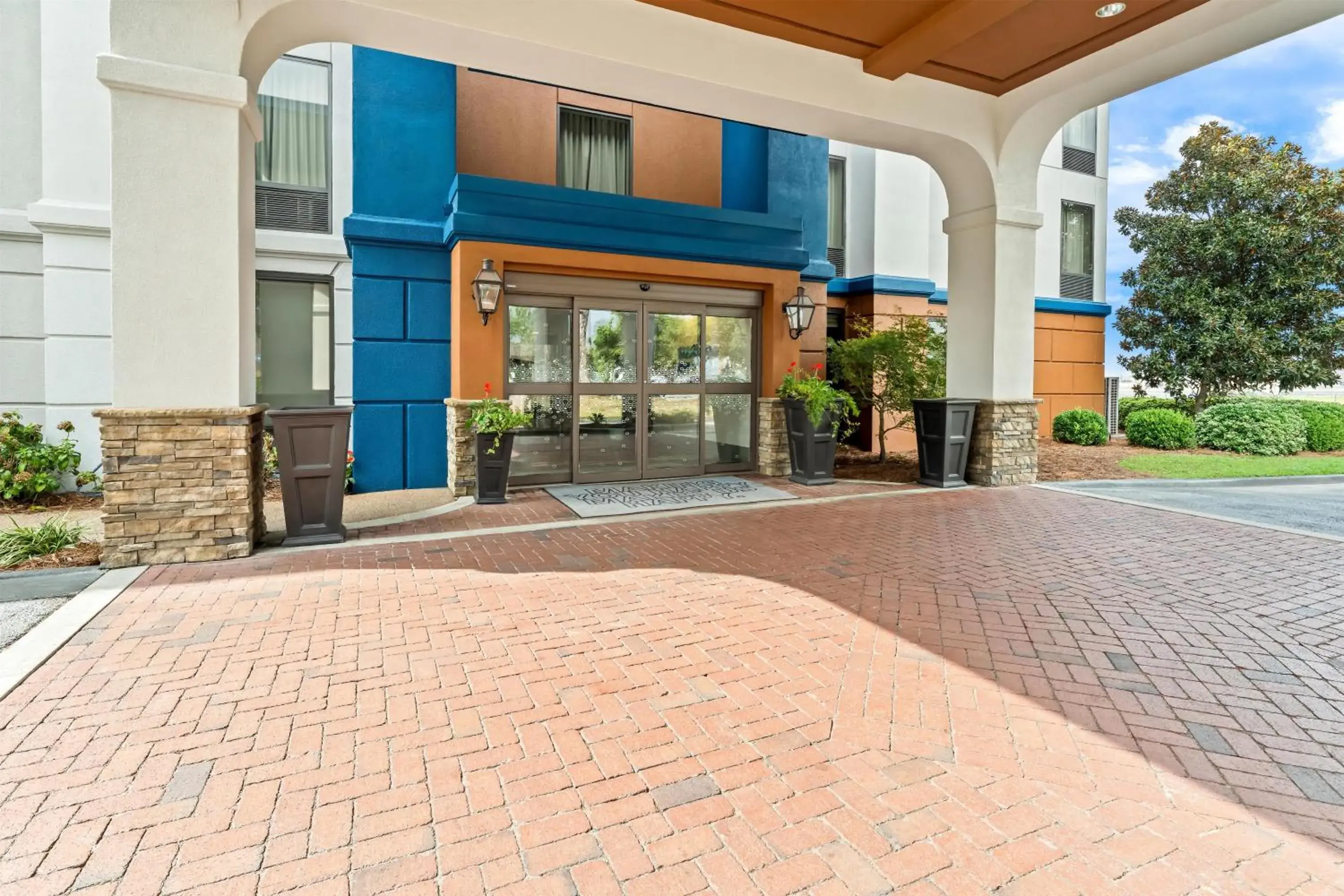 Property building in Hampton Inn & Suites Tifton Property building in Hampton Inn & Suites Tifton