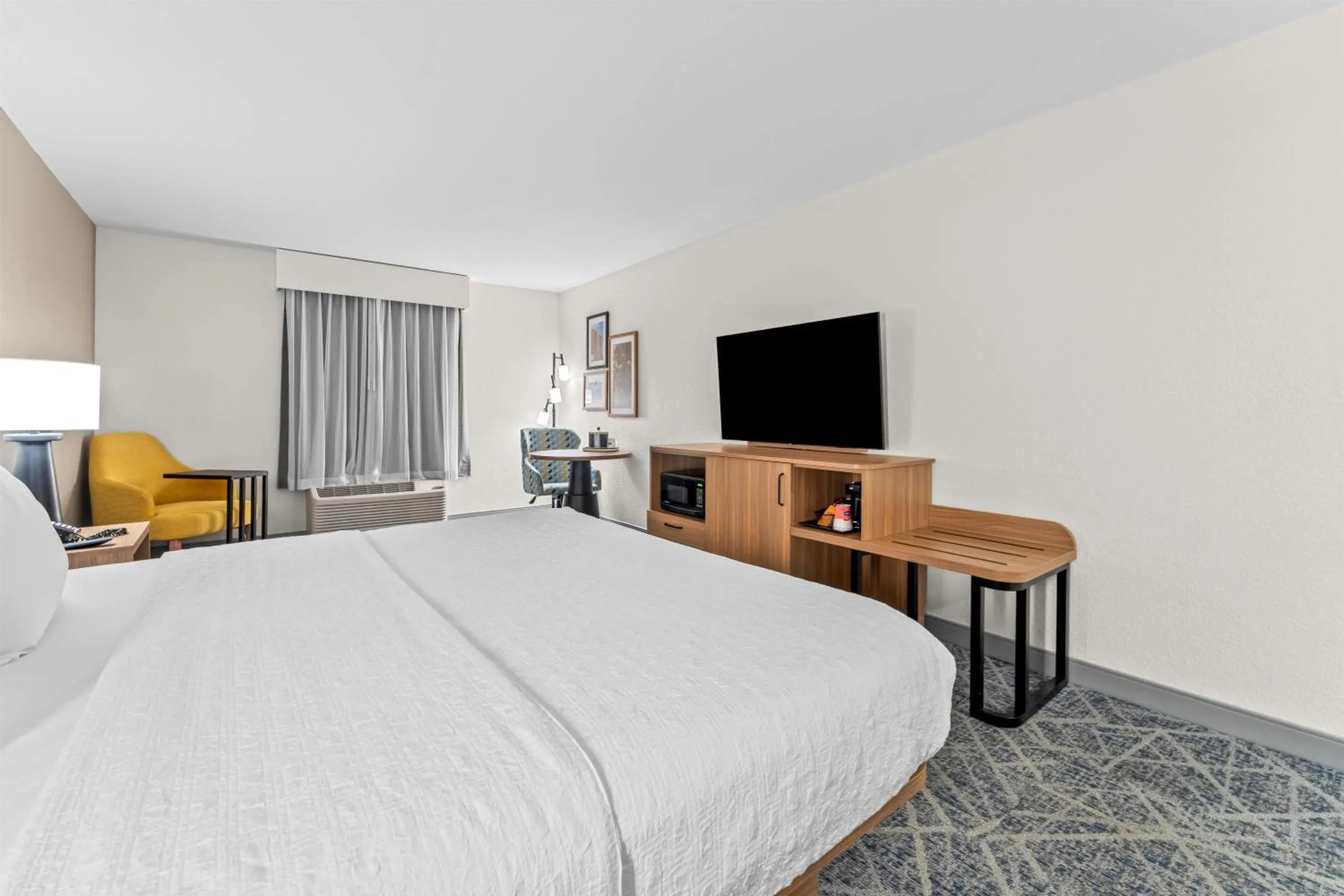 Bedroom, Bed in Hampton Inn & Suites Tifton