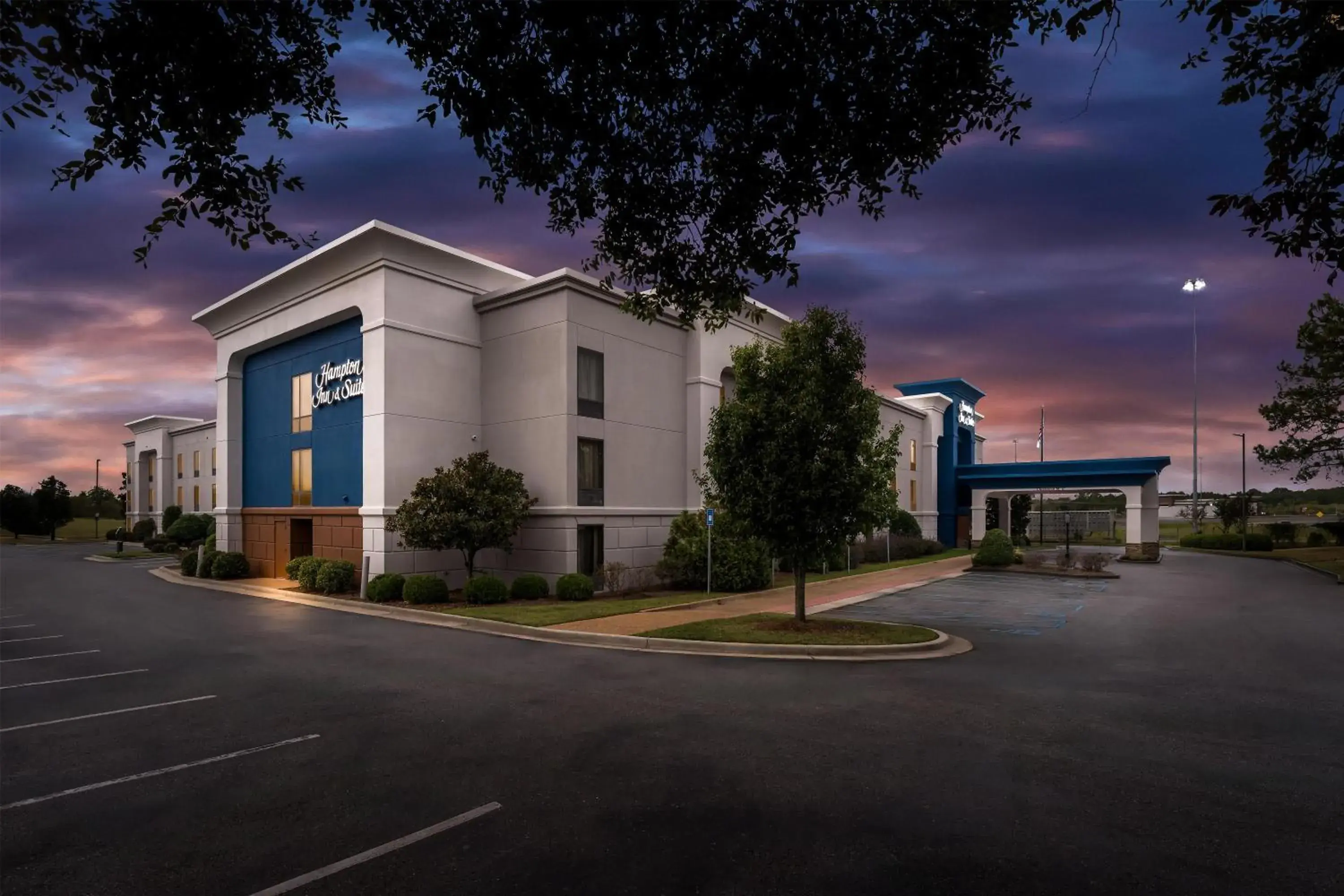Property building in Hampton Inn & Suites Tifton Property building in Hampton Inn & Suites Tifton