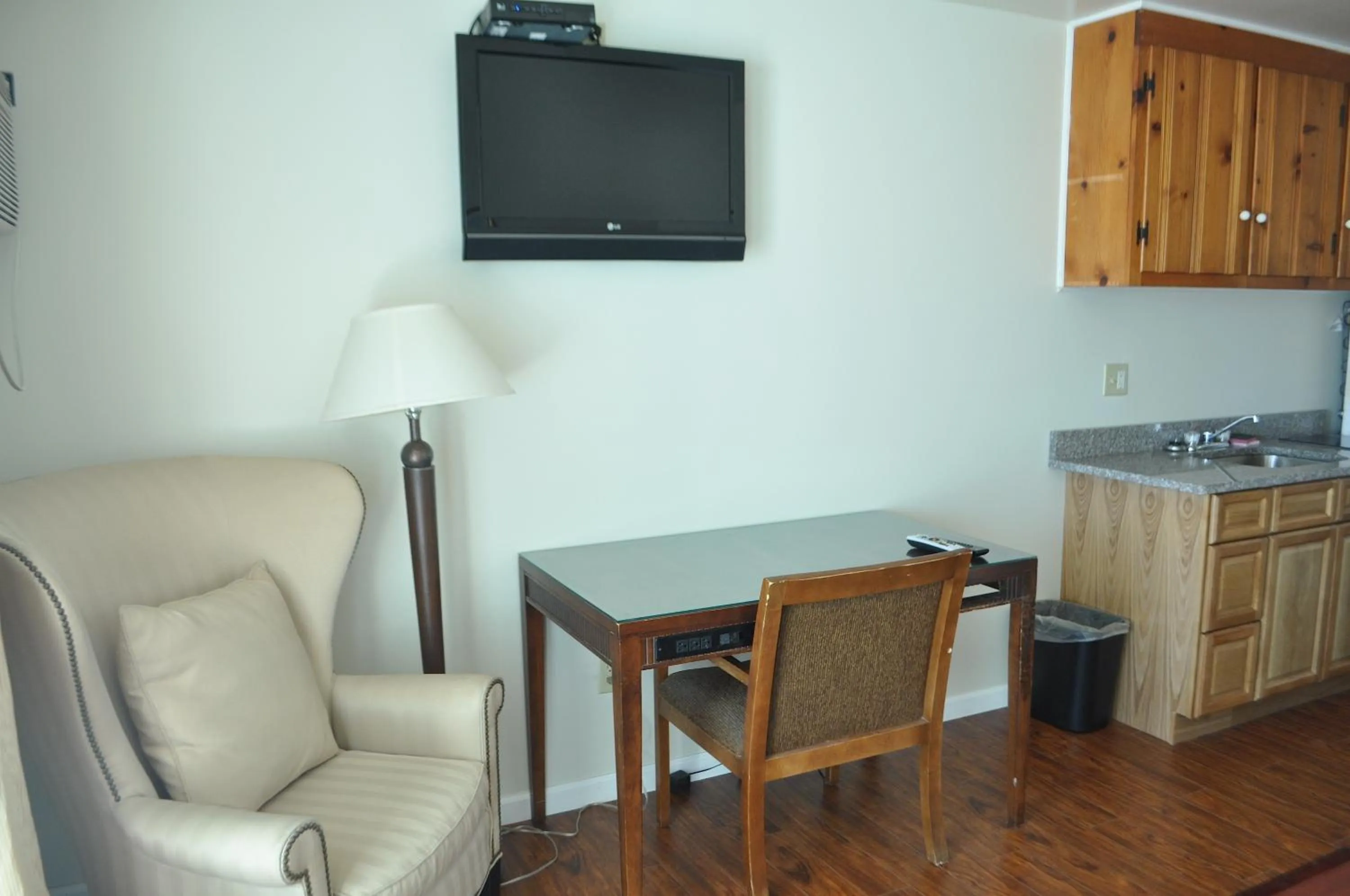 TV and multimedia in Spindrift Motel