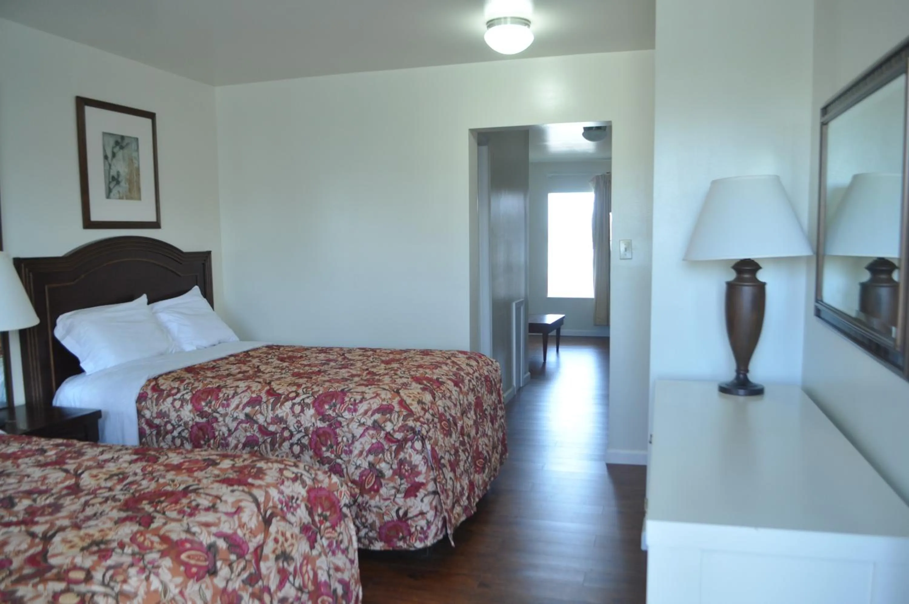 Bedroom, Bed in Spindrift Motel