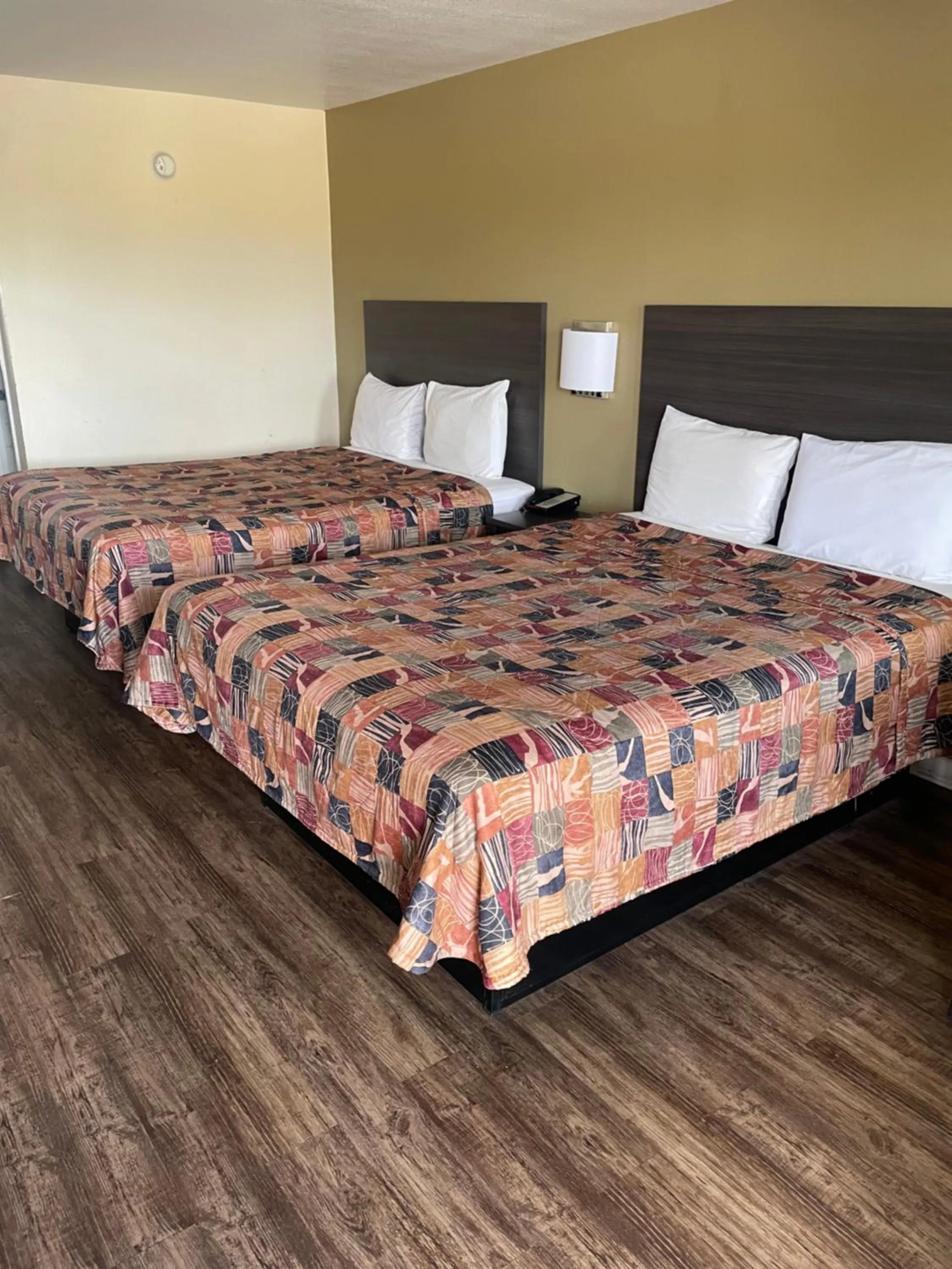 Bed in Relax Inn Marlin