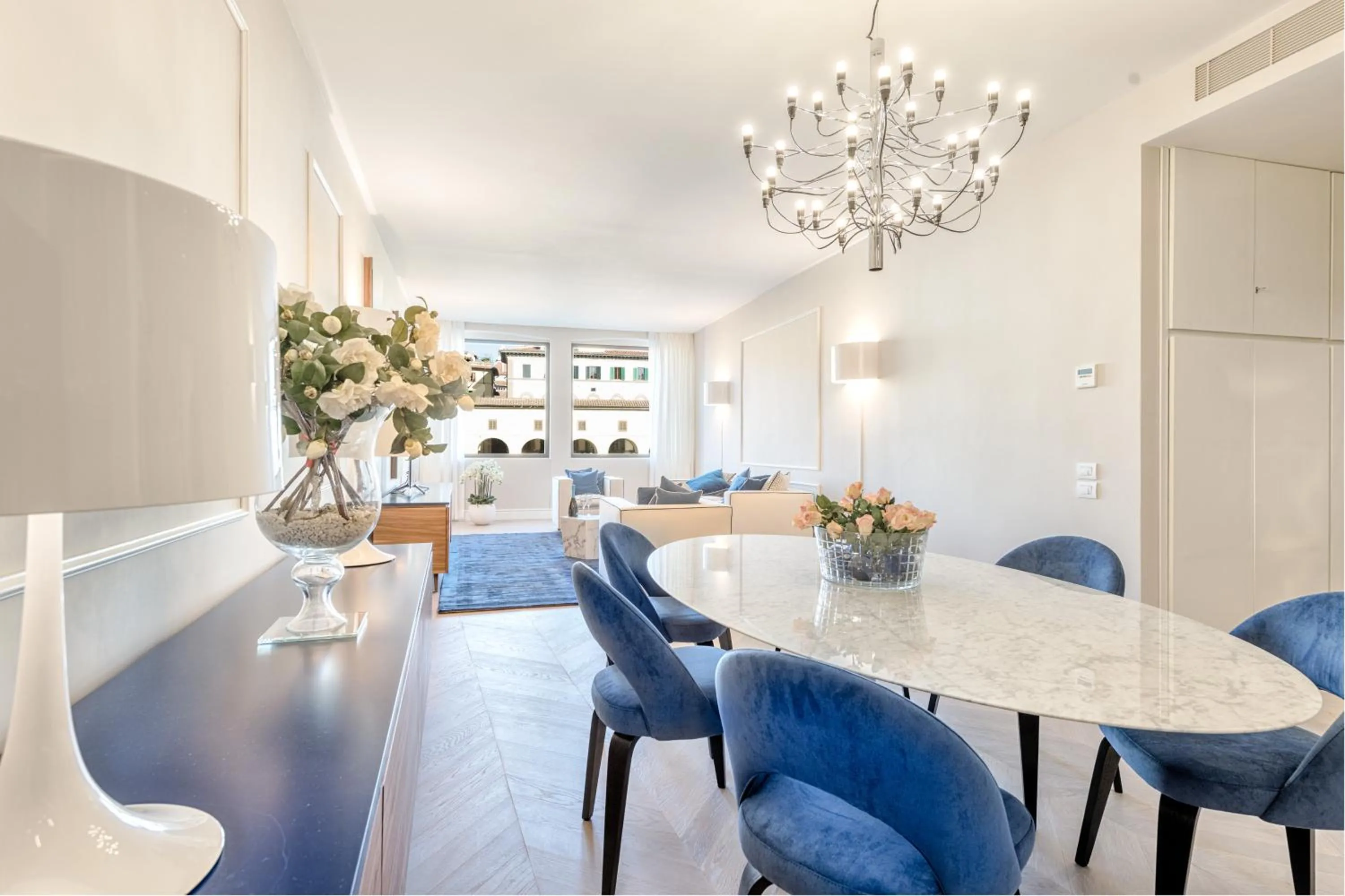 Living room in Luxury Blue River by Mmega