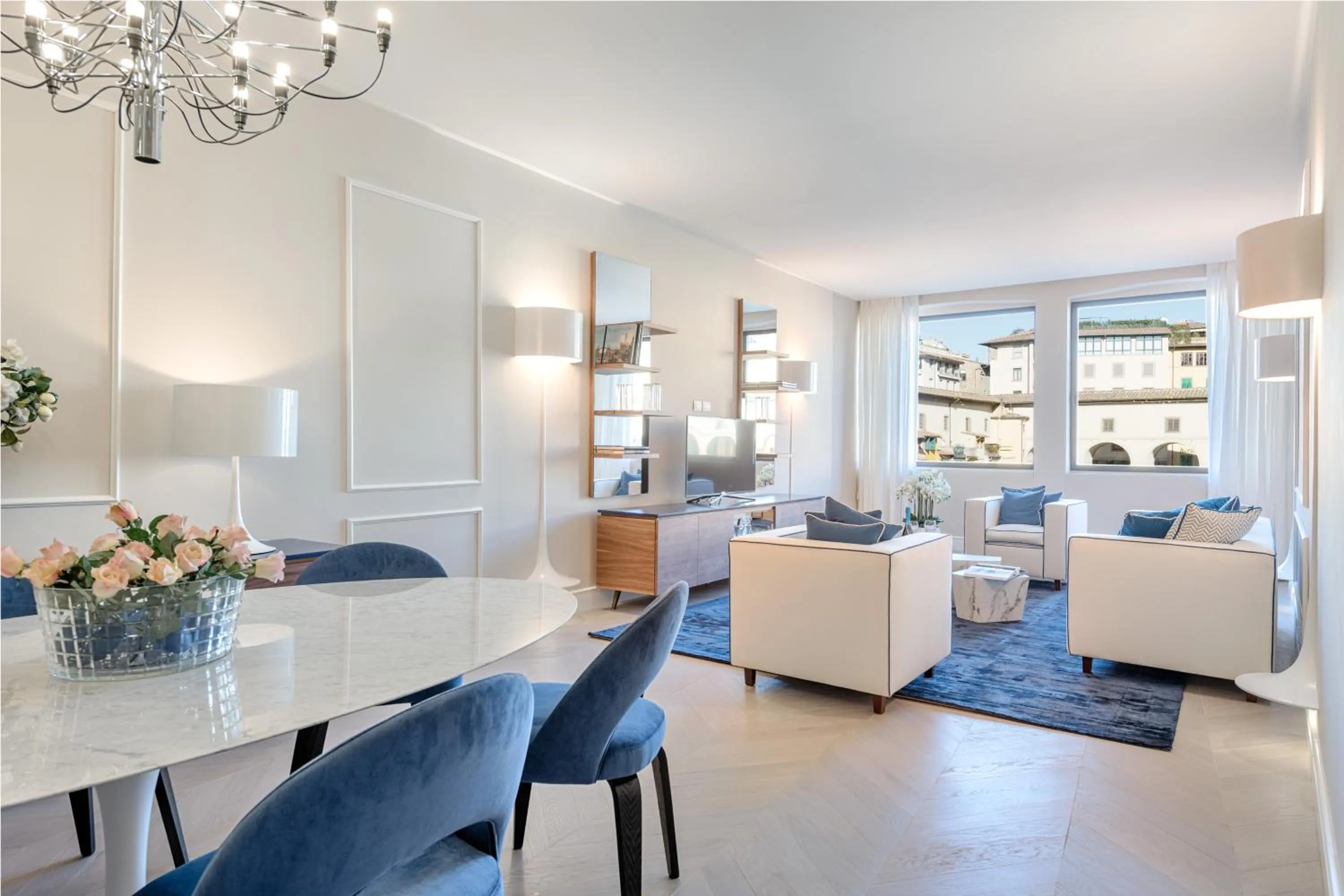 Communal lounge/ TV room in Luxury Blue River by Mmega