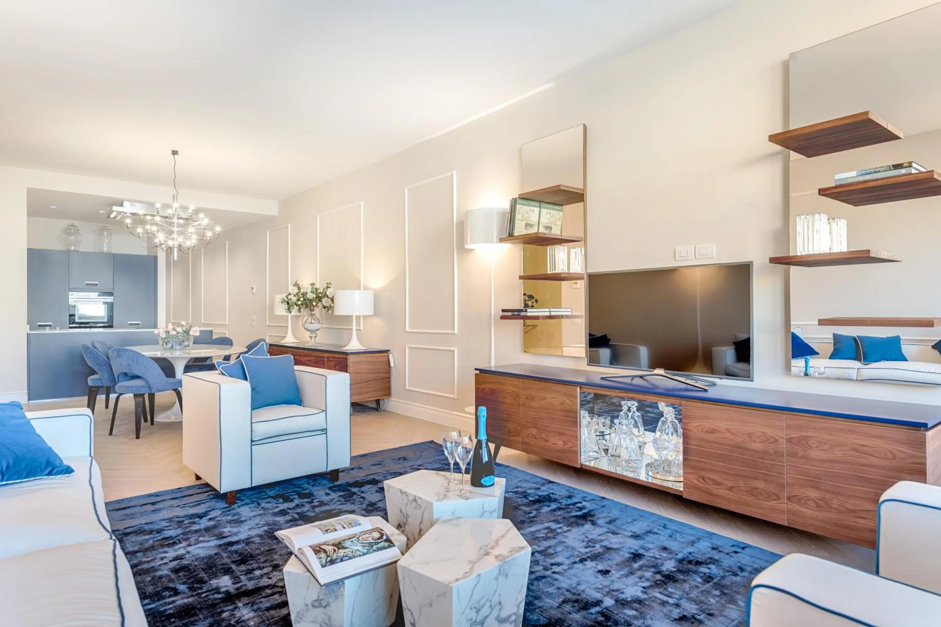 TV and multimedia in Luxury Blue River by Mmega