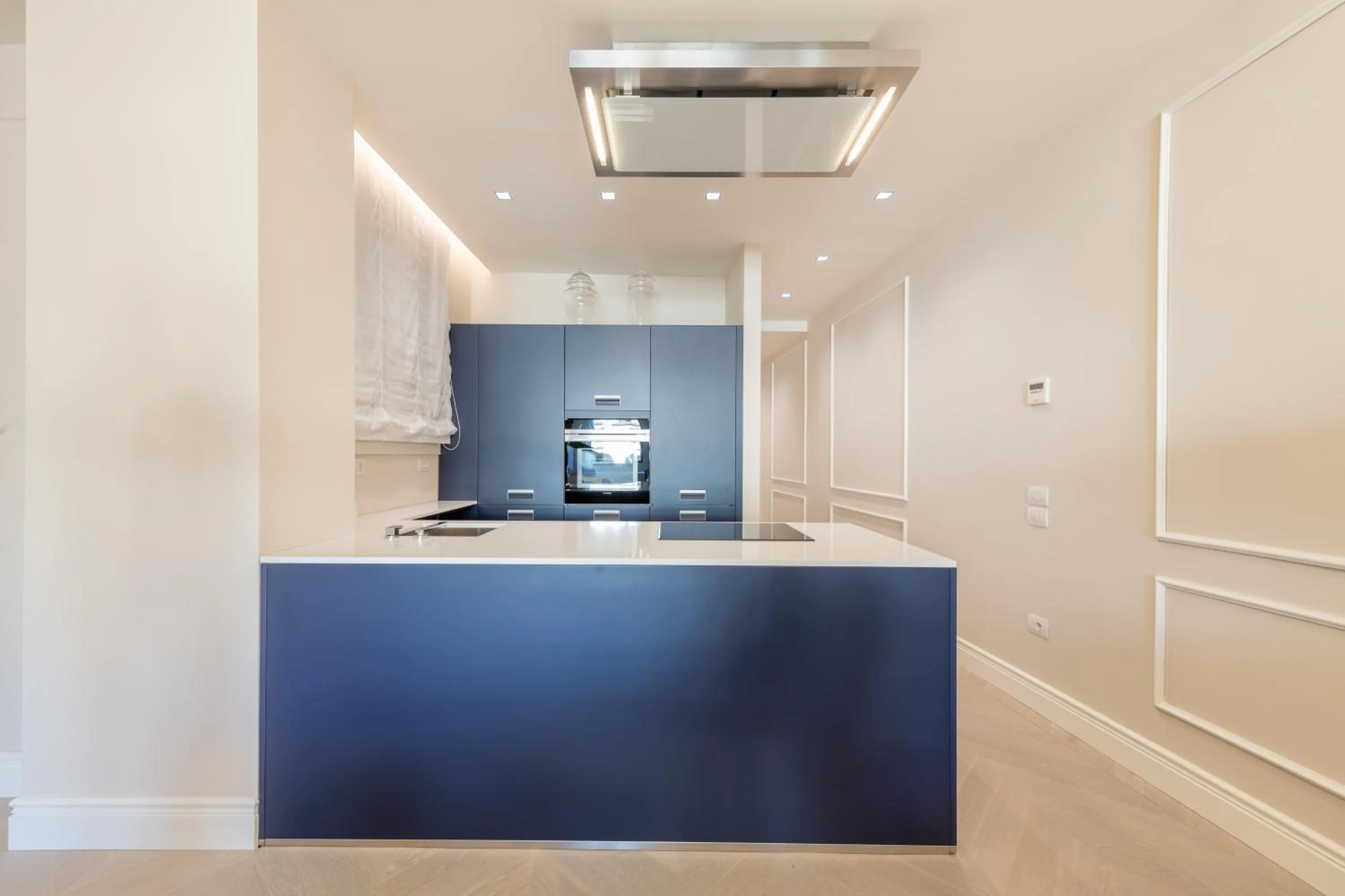 Kitchen or kitchenette in Luxury Blue River by Mmega