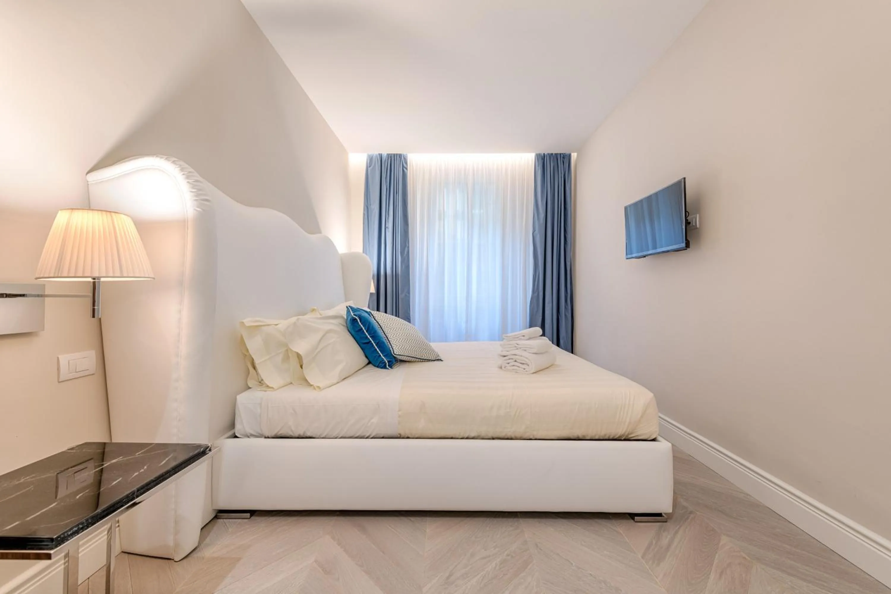 TV and multimedia, Bed in Luxury Blue River by Mmega