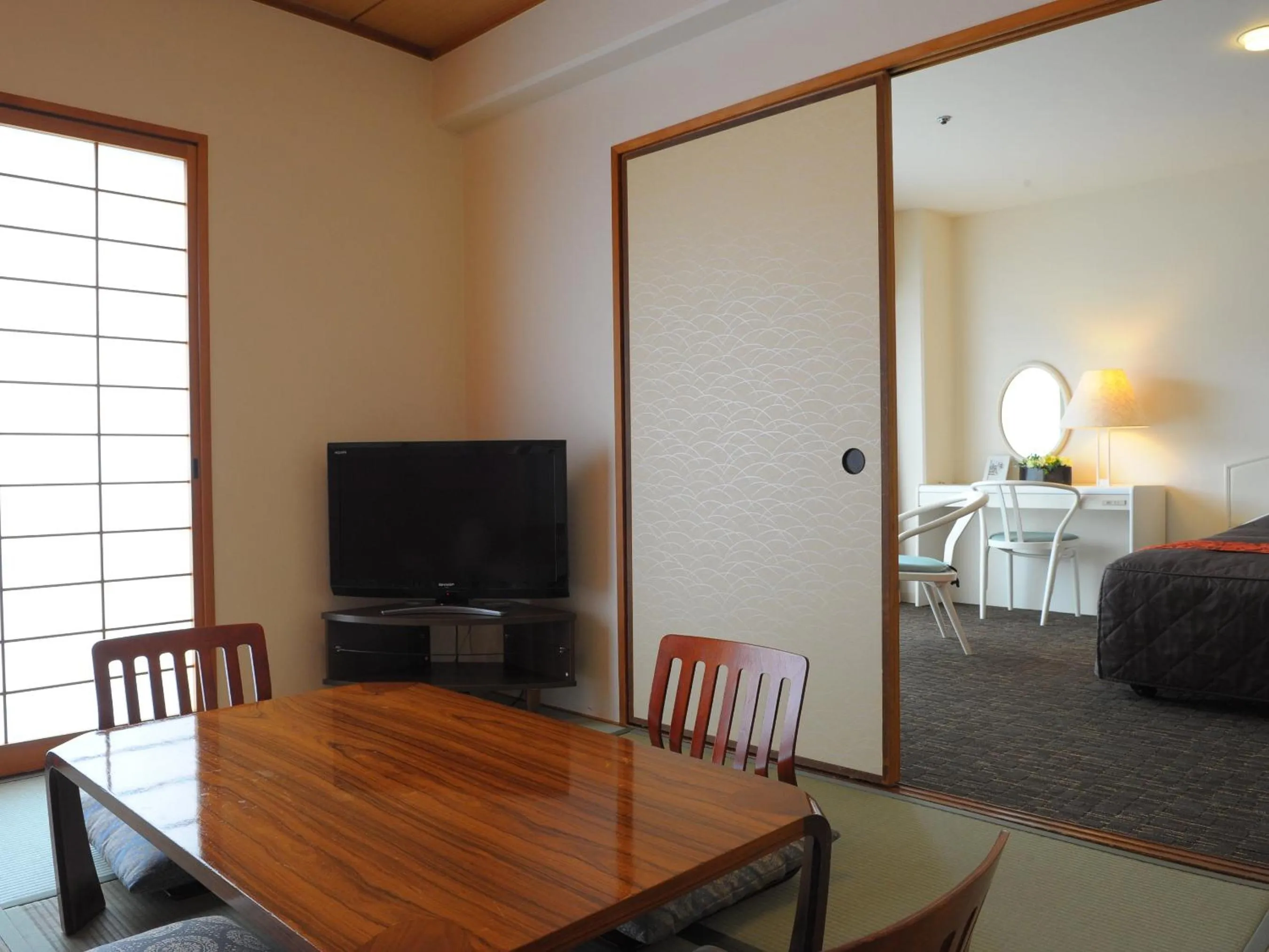 Photo of the whole room in Maple Arima