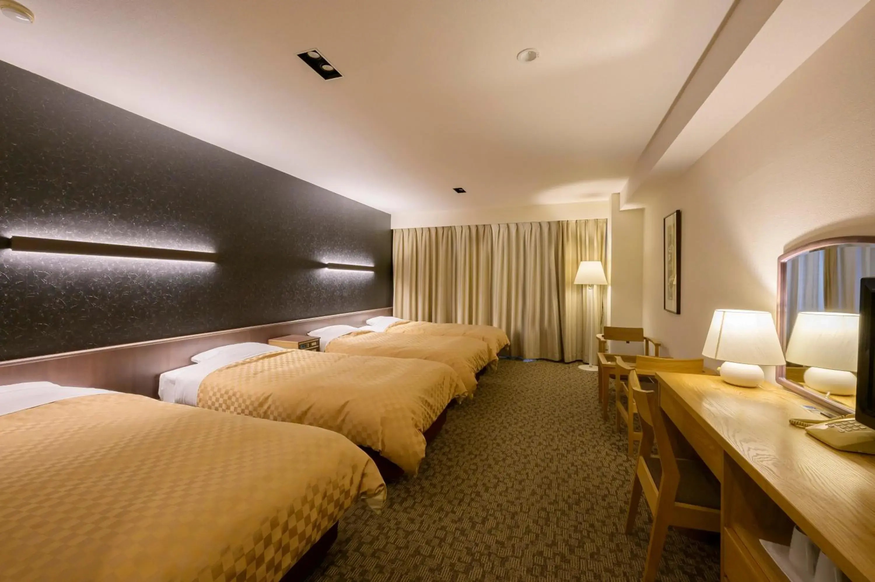 Quadruple Room - Non-Smoking in Hotel Edel Warme Quadruple Room - Non-Smoking in Hotel Edel Warme