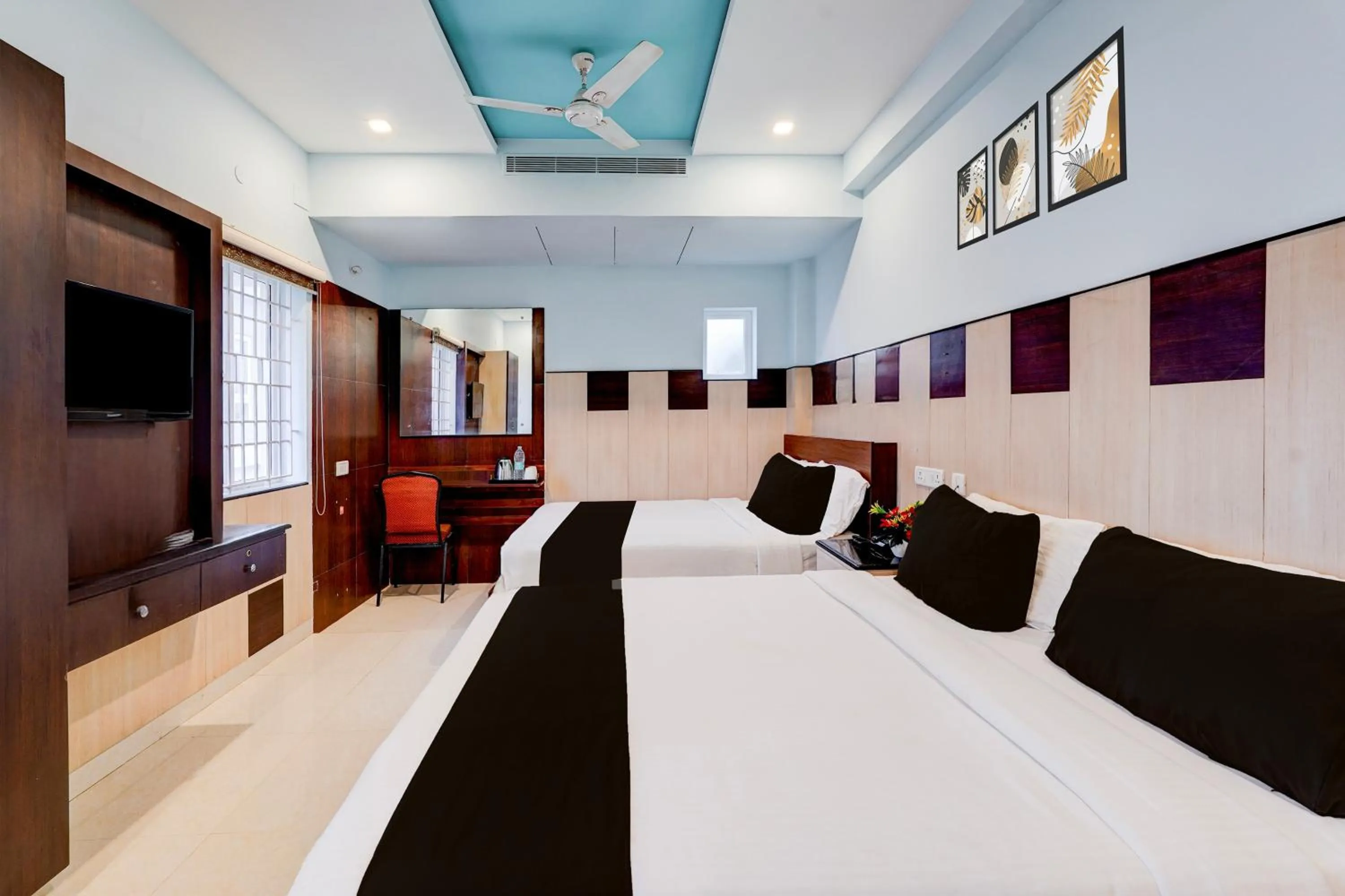 Bedroom, Bed in Super Townhouse Chennai Near Airport Formerly Sai Bala Budget