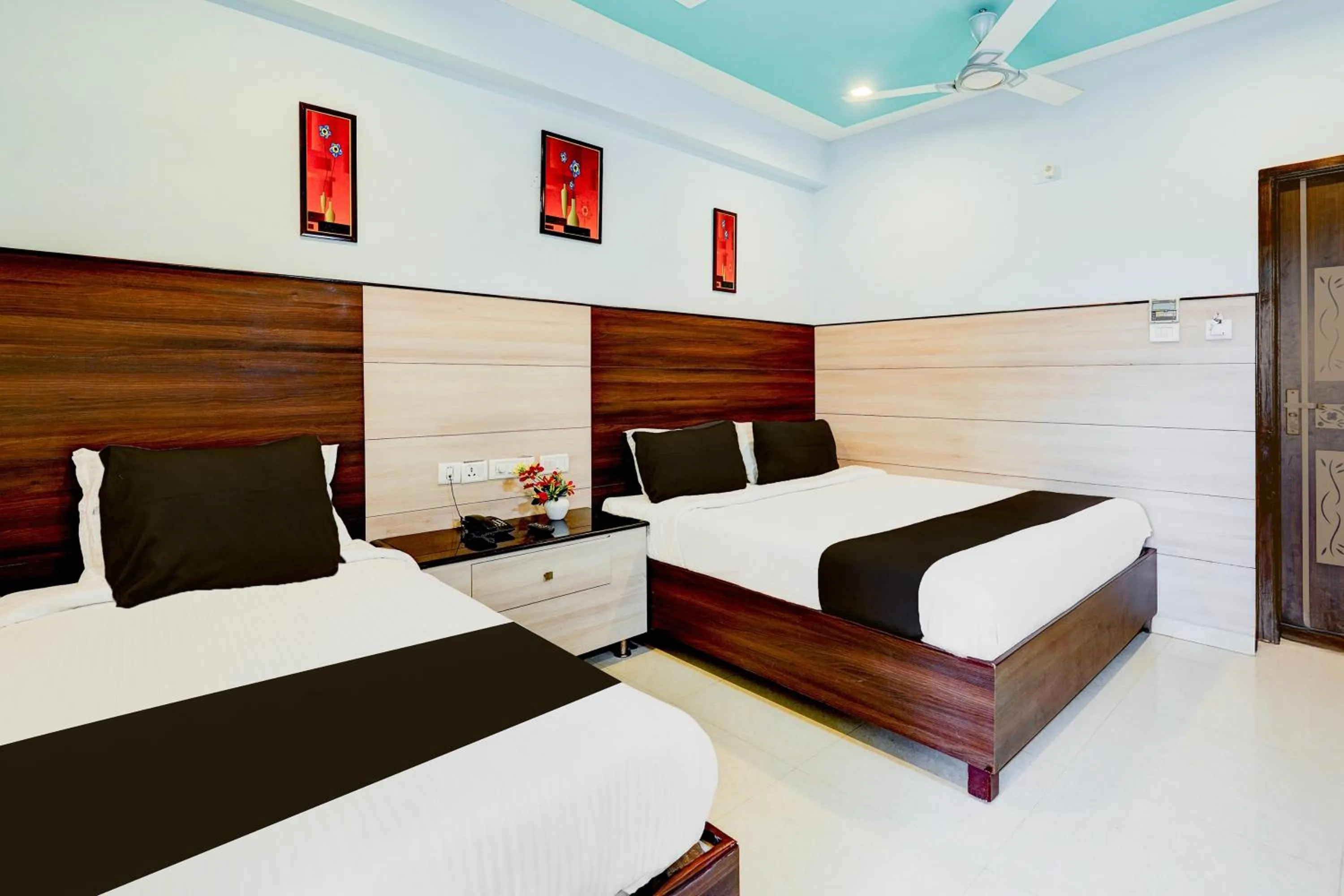 Bedroom, Bed in Super Townhouse Chennai Near Airport Formerly Sai Bala Budget