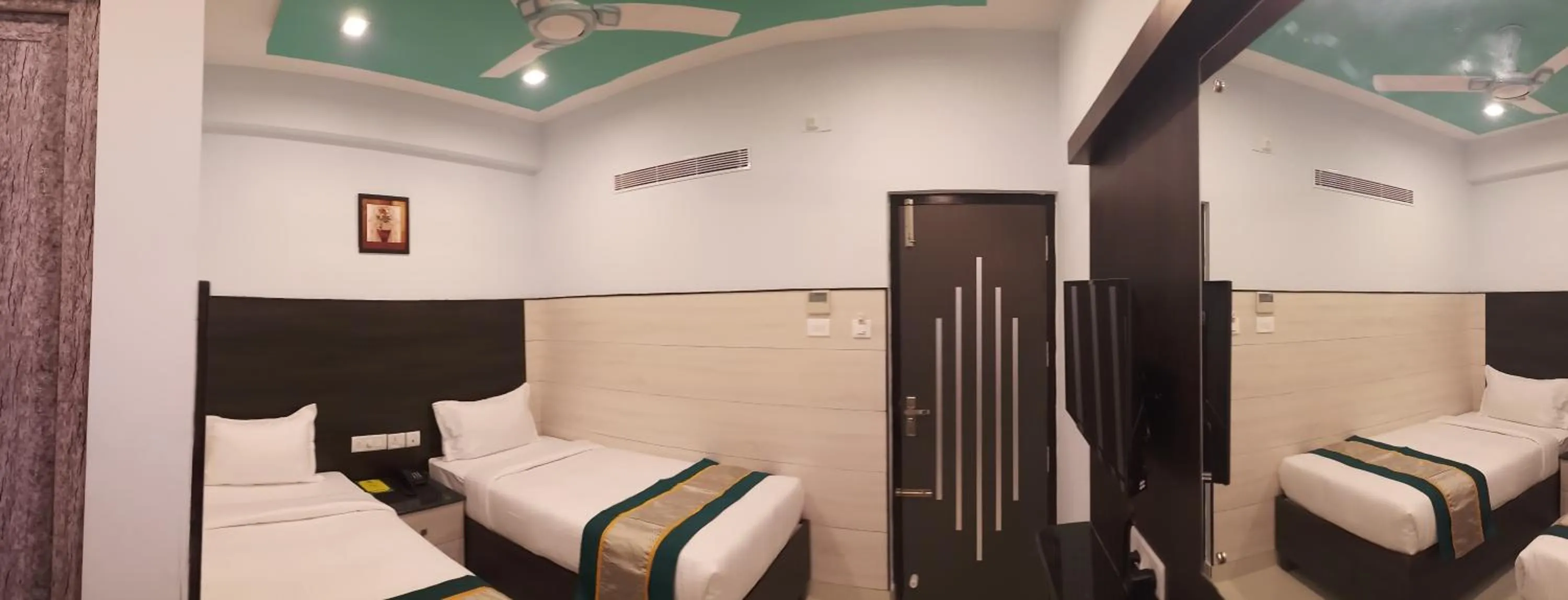 Photo of the whole room, Bed in Saibala Budget Airport Hotel