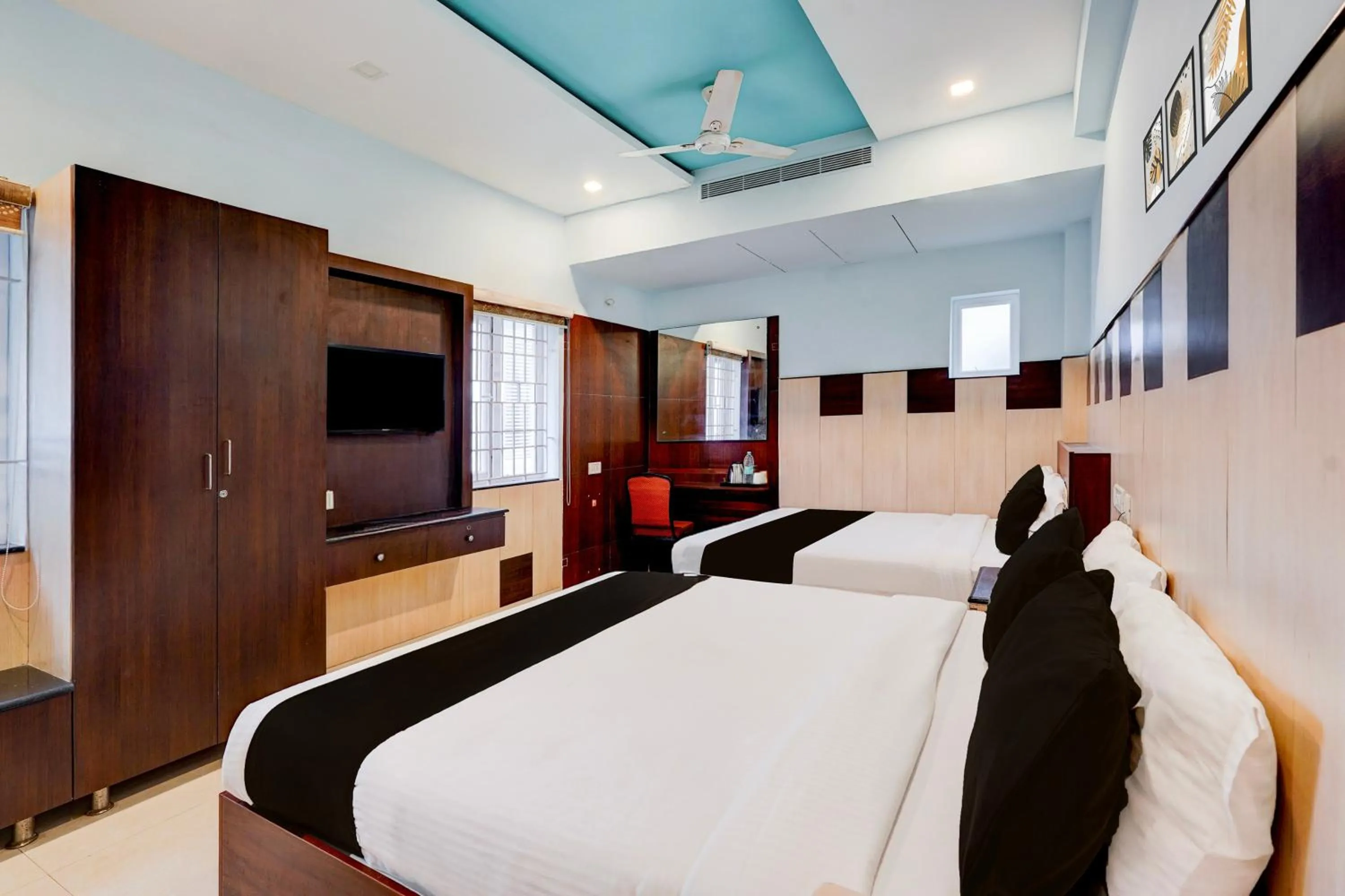 Bedroom, Bed in Super Townhouse Chennai Near Airport Formerly Sai Bala Budget
