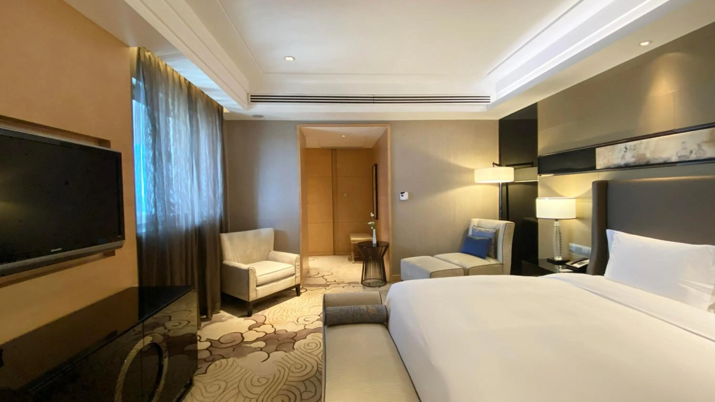 Bed in Crowne Plaza Xi'an by IHG
