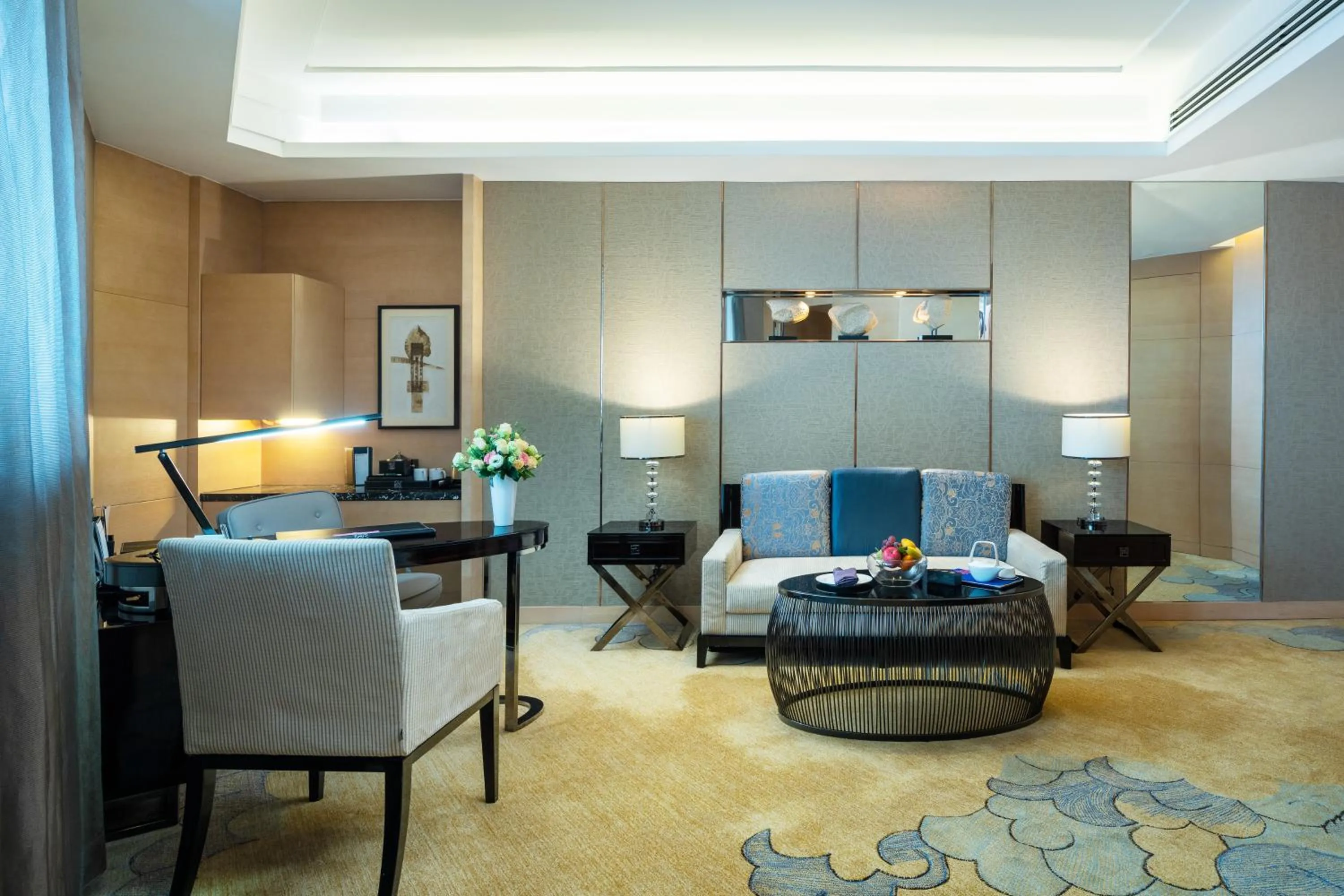 Living room in Crowne Plaza Xi'an by IHG