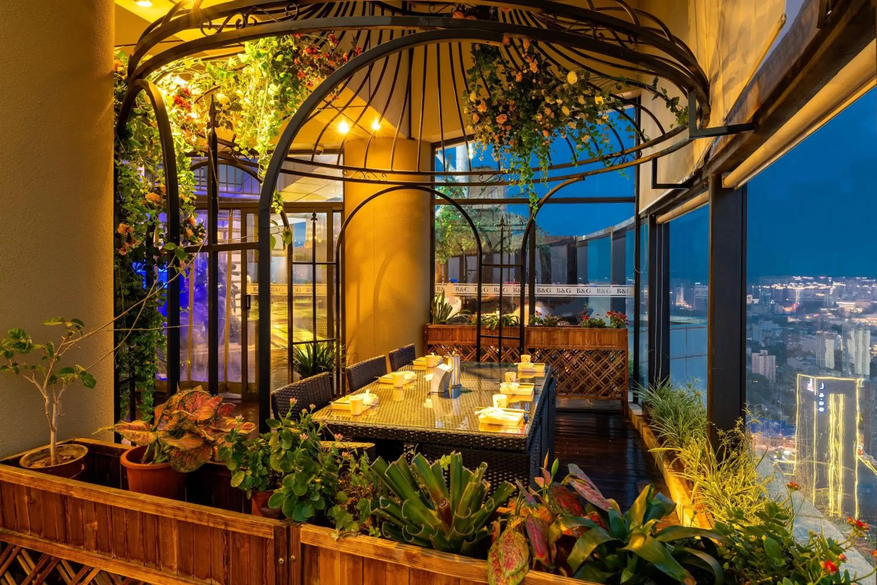 Restaurant/places to eat in Crowne Plaza Xi'an by IHG Restaurant/places to eat in Crowne Plaza Xi'an by IHG