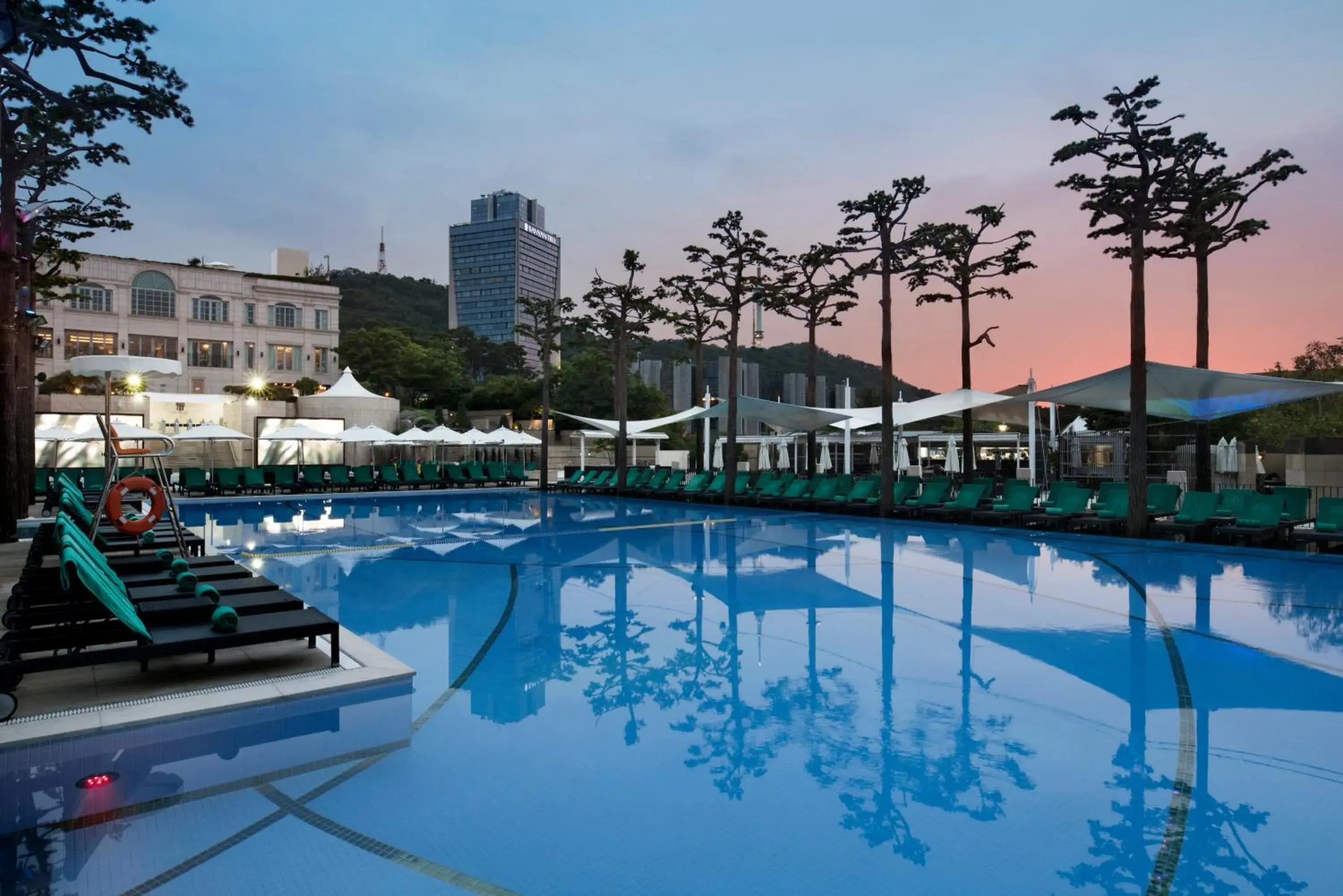 Swimming pool in Banyan Tree Club & Spa Seoul Swimming pool in Banyan Tree Club & Spa Seoul