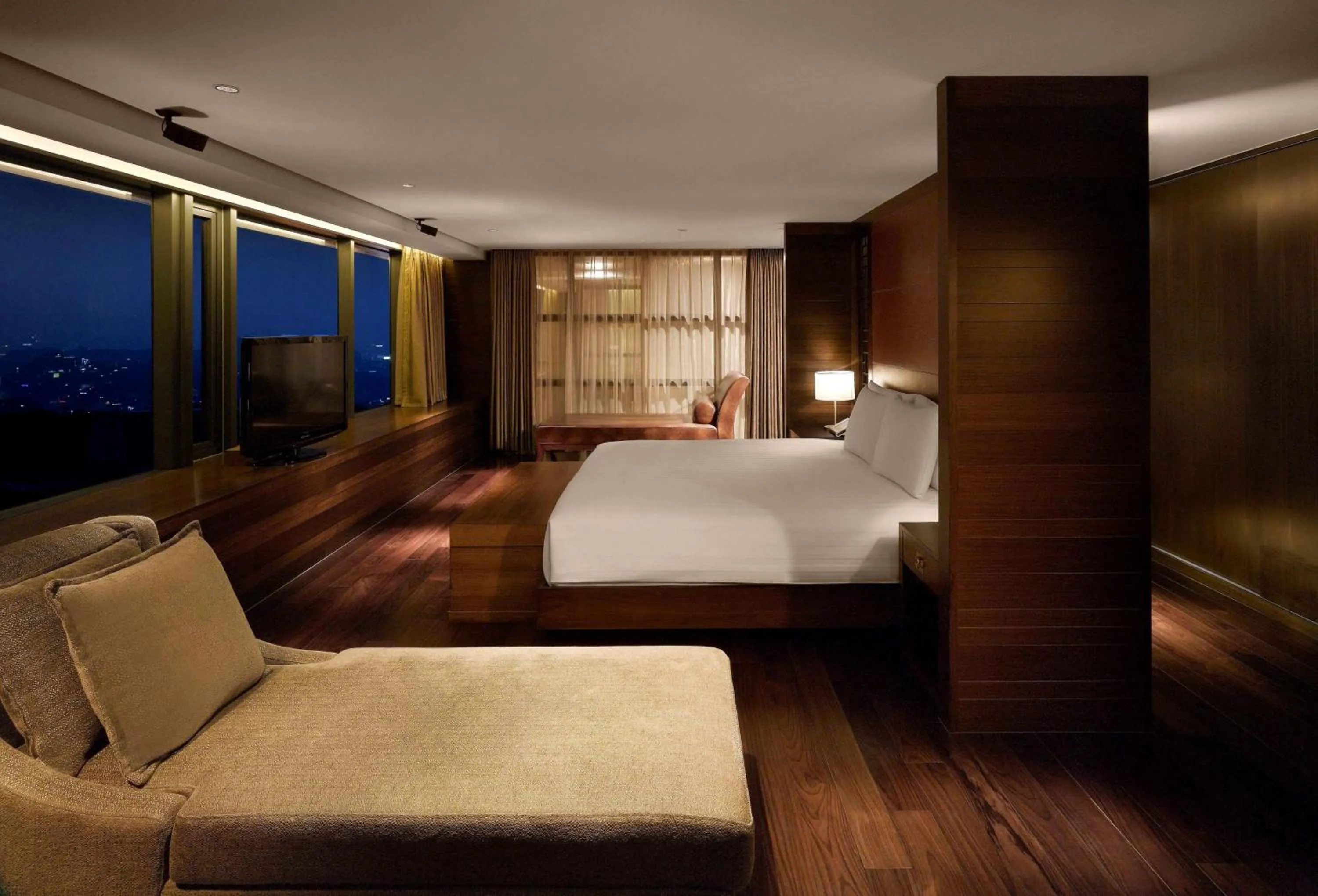 Photo of the whole room, Bed in Banyan Tree Club & Spa Seoul