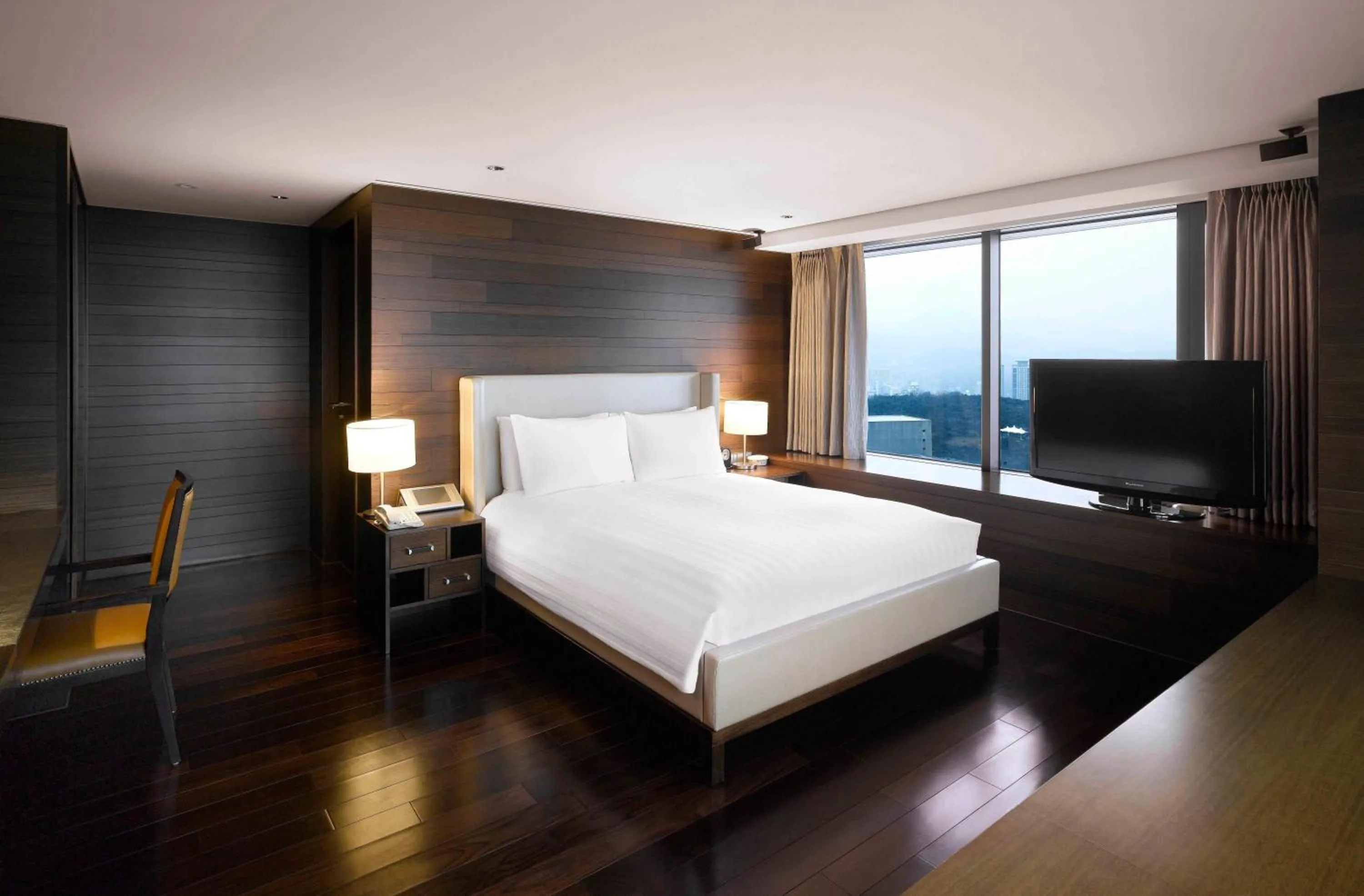 TV and multimedia, Bed in Banyan Tree Club & Spa Seoul