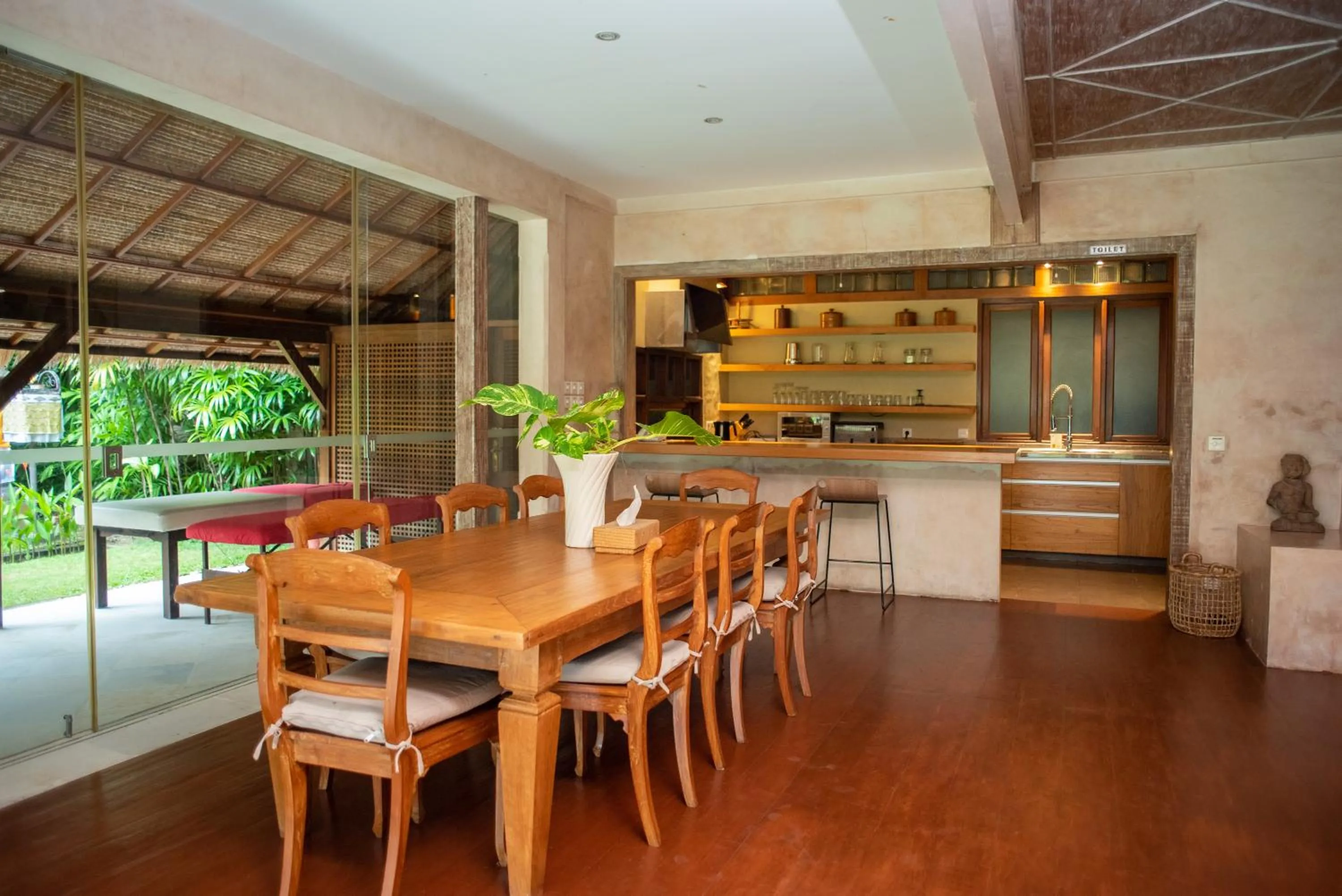 Dining area in Sienna Villas Seminyak